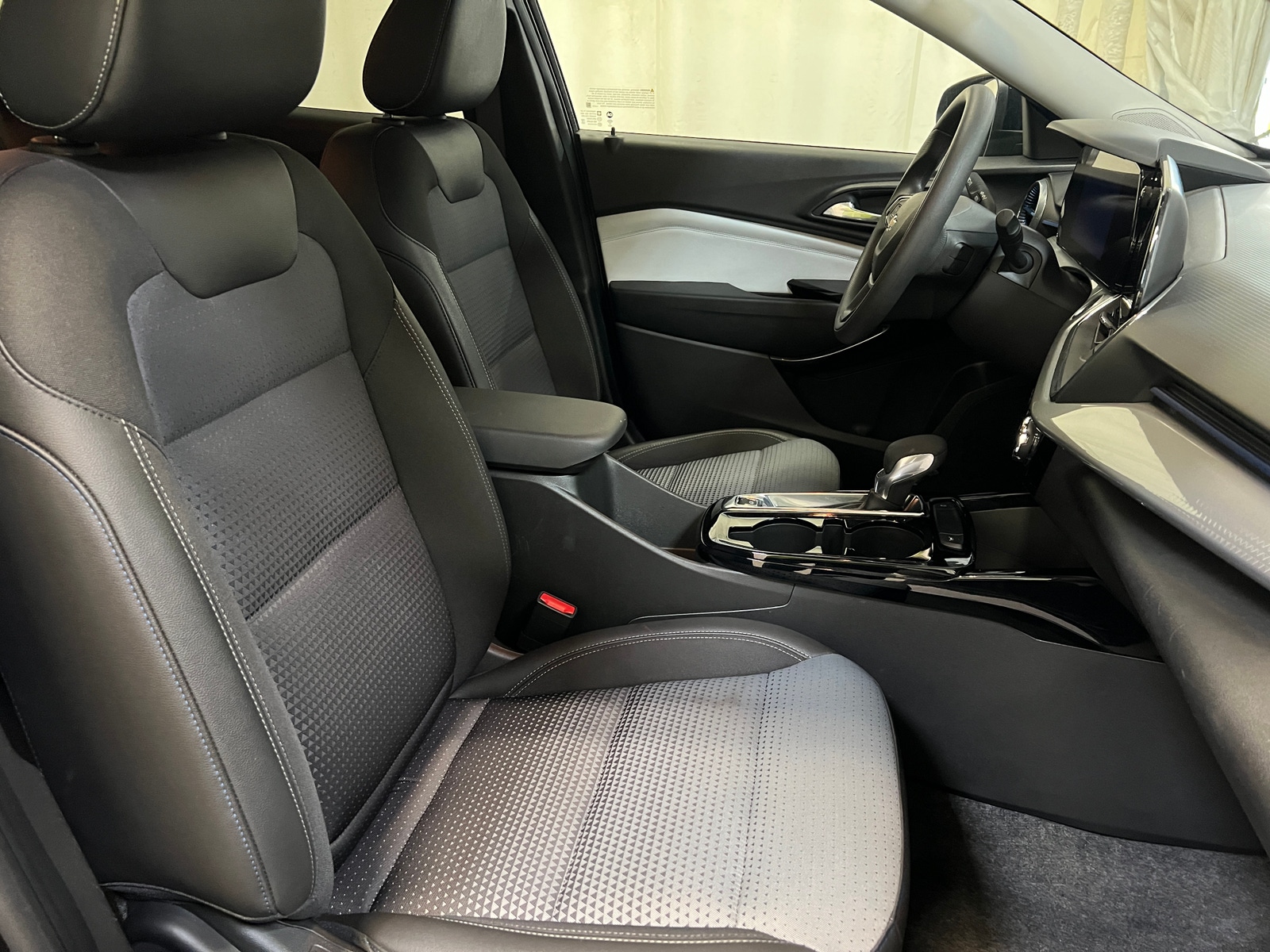 Thumbnail: 2025 Chevrolet Trax - 2