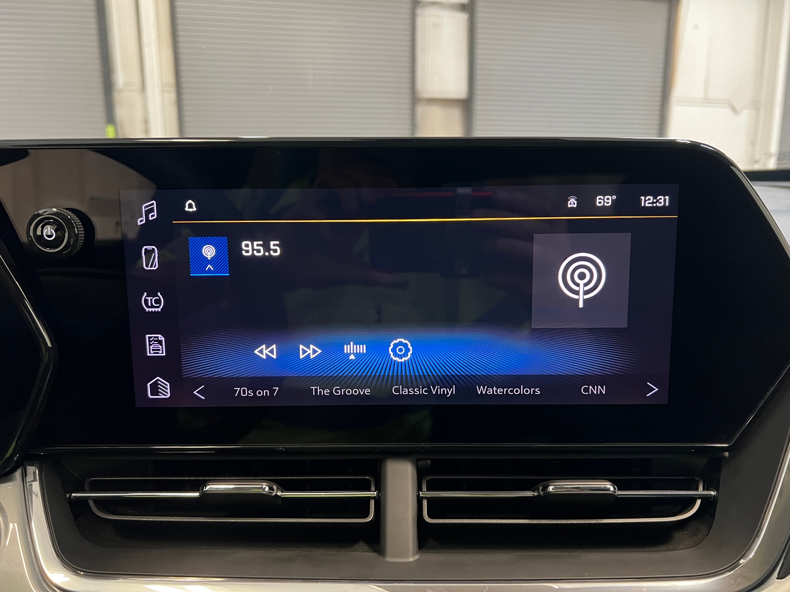 Thumbnail: 2025 Chevrolet Trax - 4