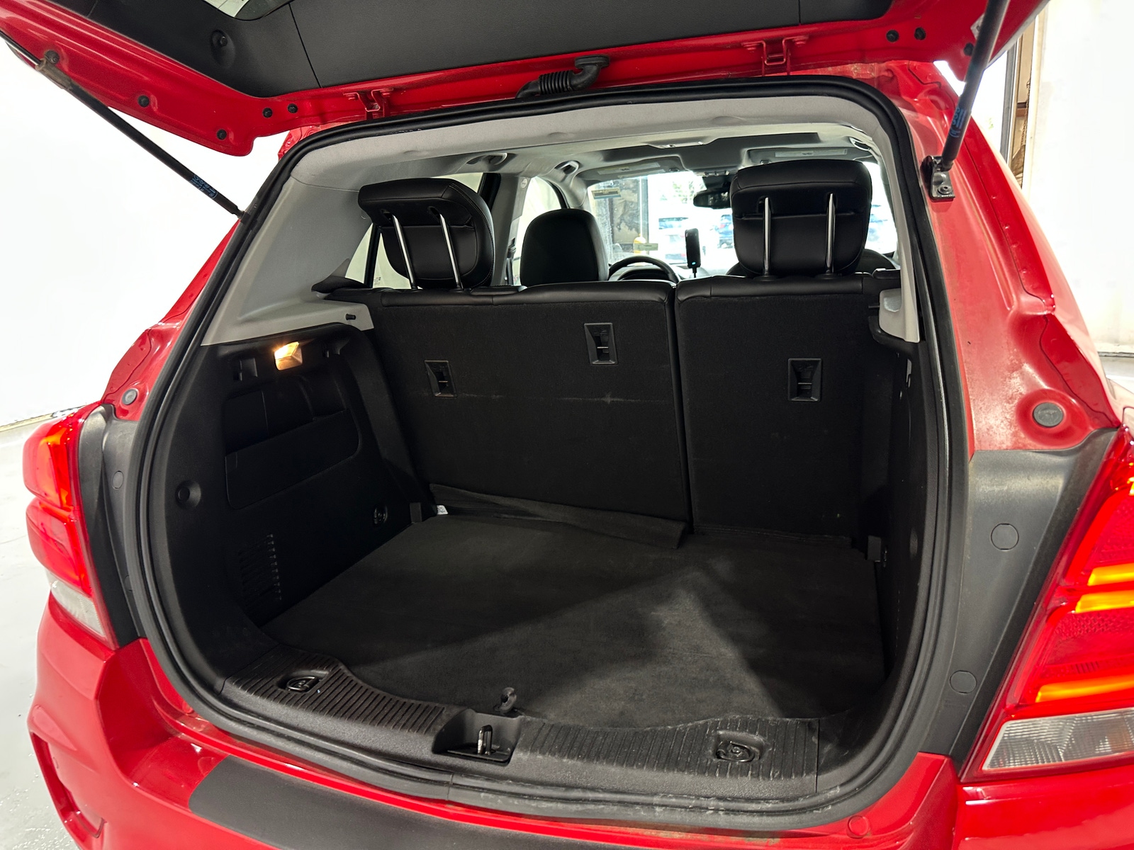 Thumbnail: 2017 Chevrolet Trax - 6