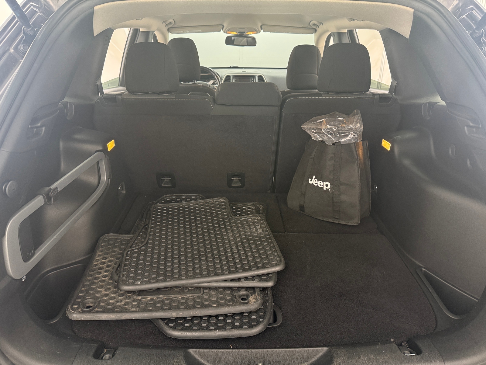 Thumbnail: 2018 Jeep Cherokee - 7