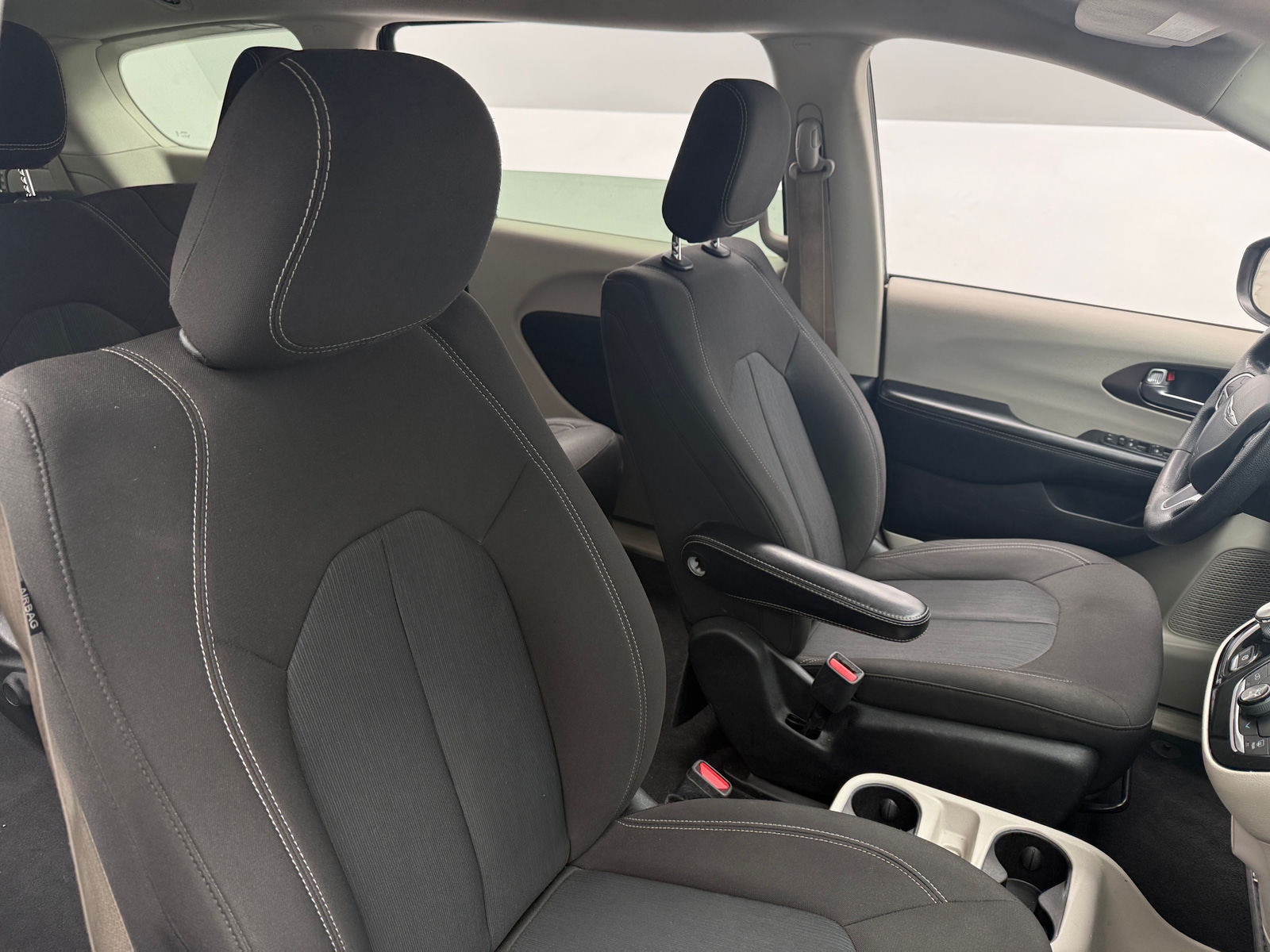 Thumbnail: 2021 Chrysler Voyager - 2
