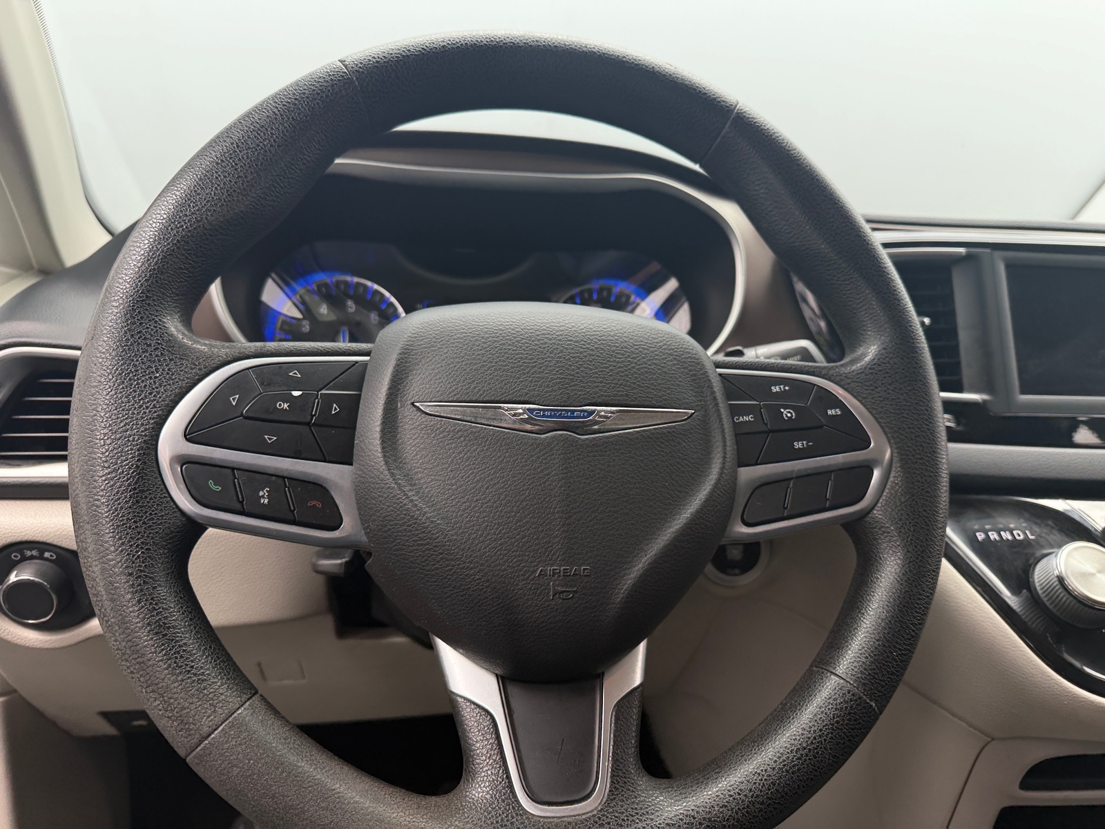 Thumbnail: 2021 Chrysler Voyager - 5