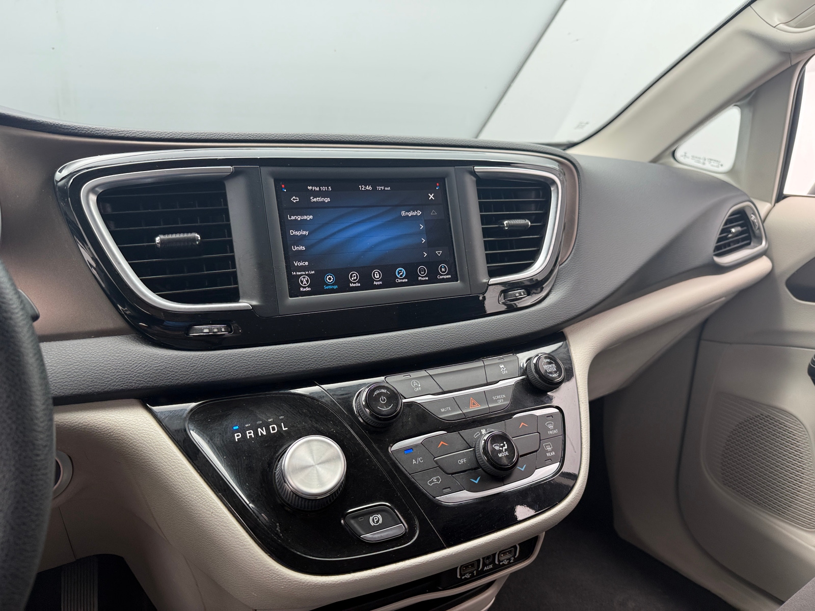 Thumbnail: 2021 Chrysler Voyager - 4