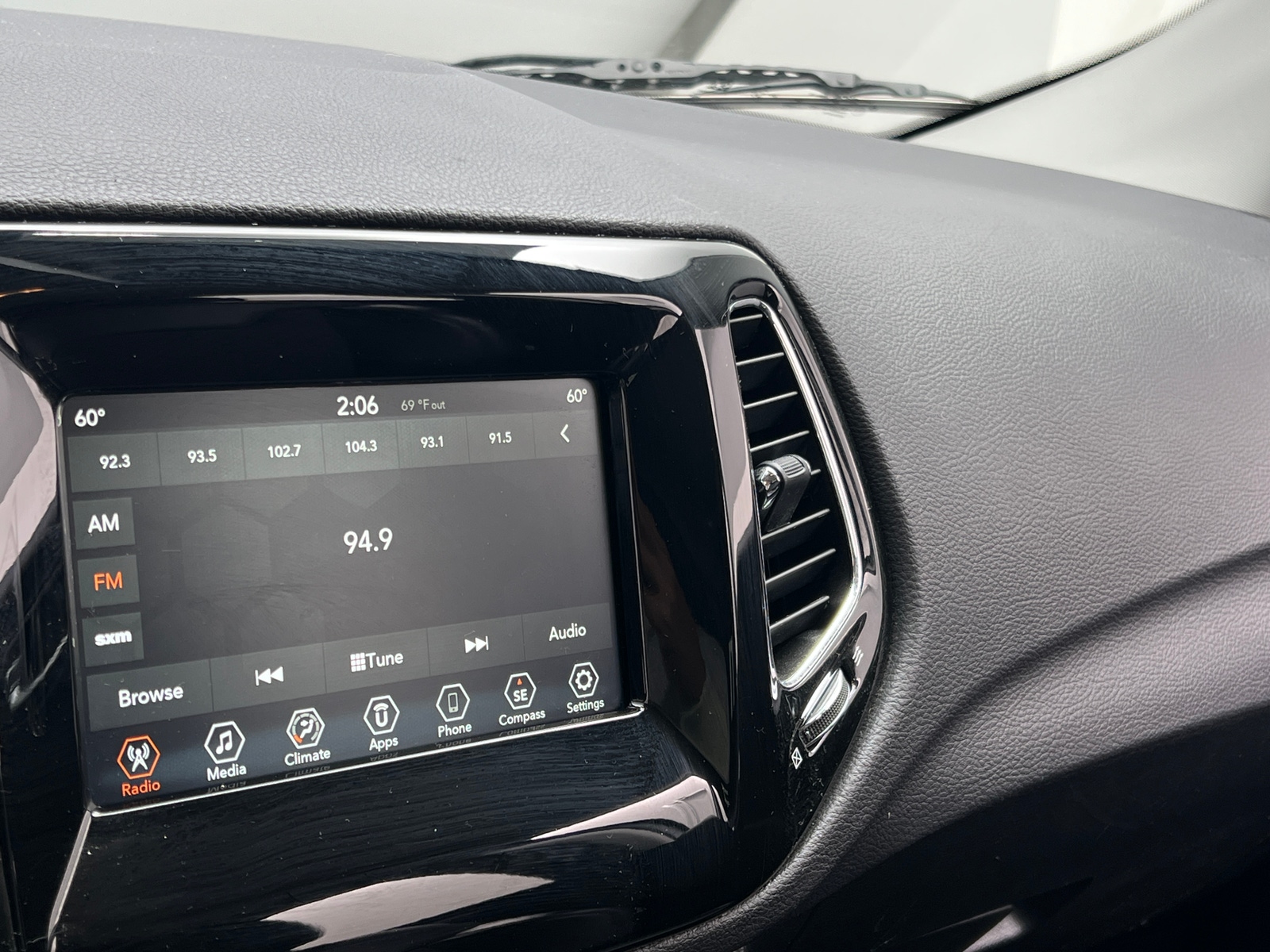 Thumbnail: 2019 Jeep Compass - 3