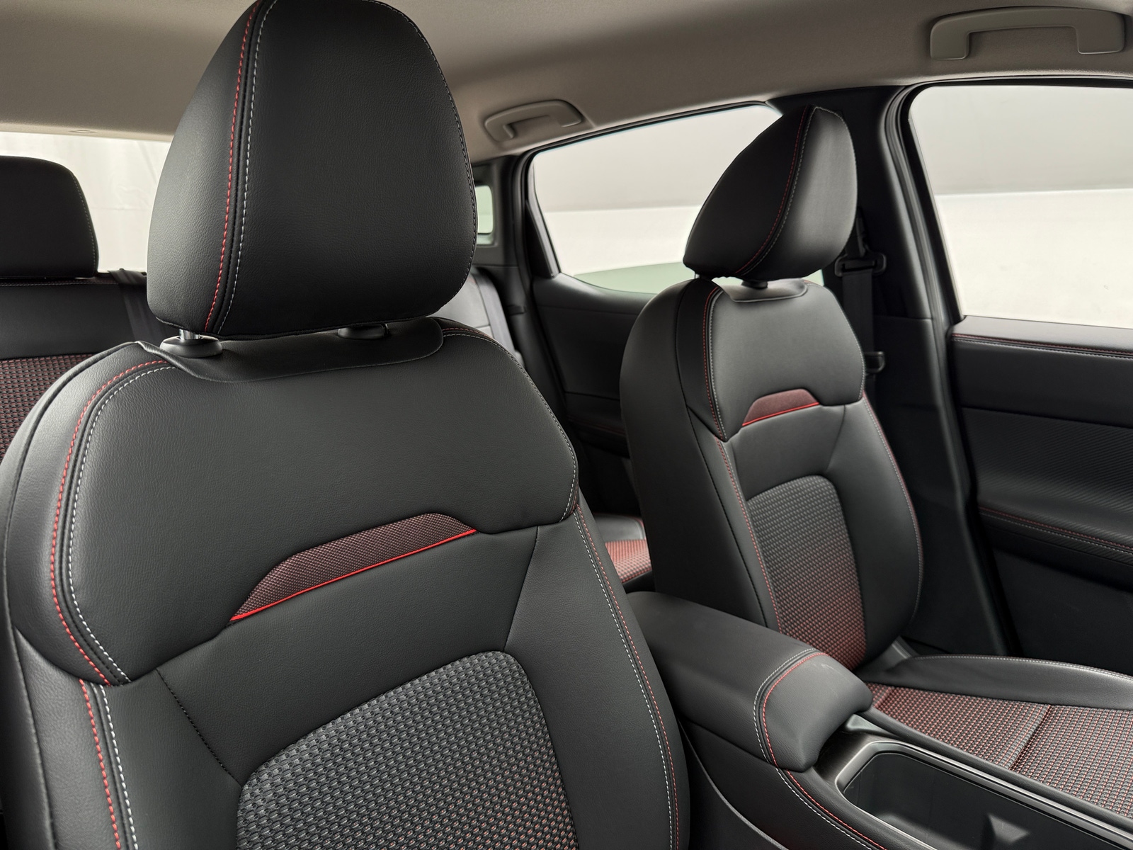 Thumbnail: 2025 Nissan Kicks - 2