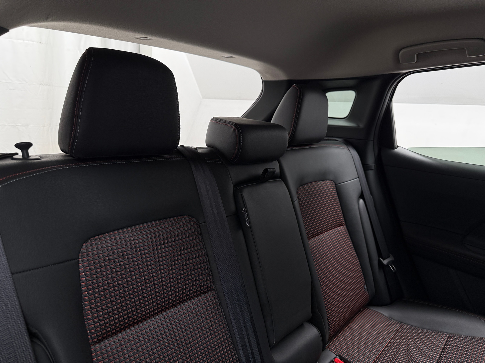 Thumbnail: 2025 Nissan Kicks - 6