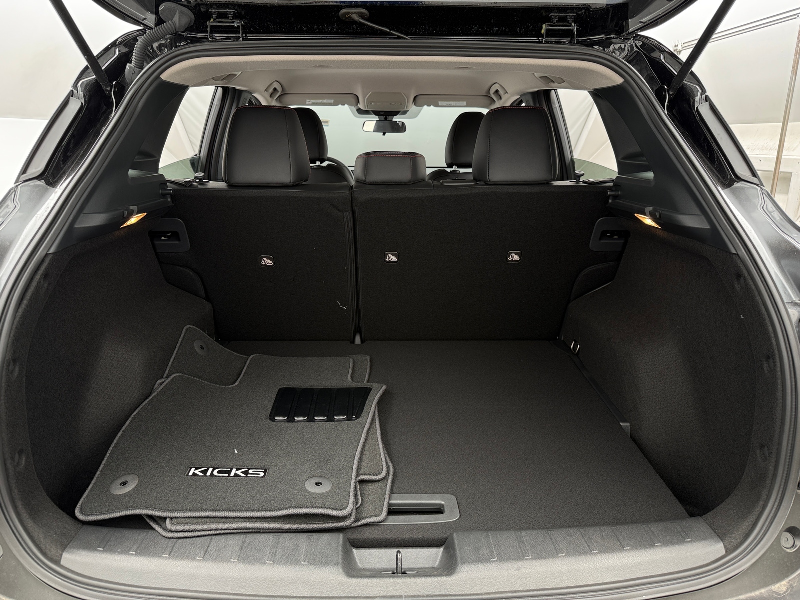 Thumbnail: 2025 Nissan Kicks - 7