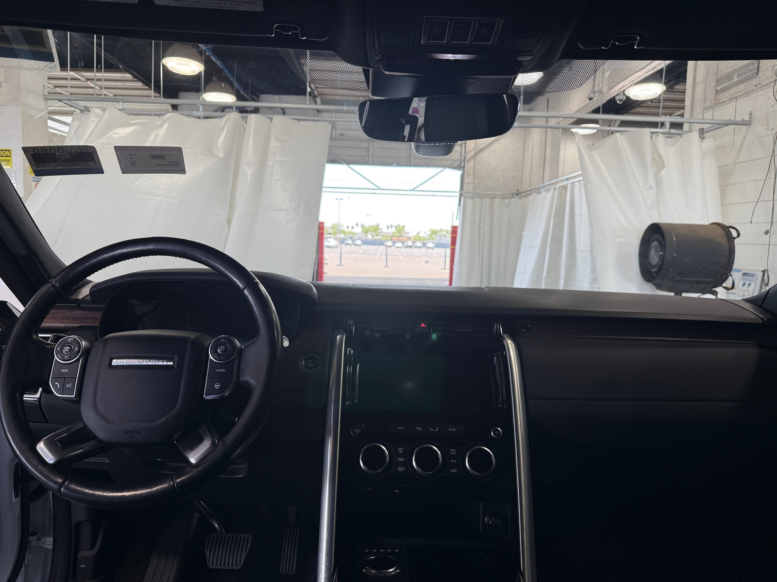 Thumbnail: 2018 Land Rover Discovery - 2