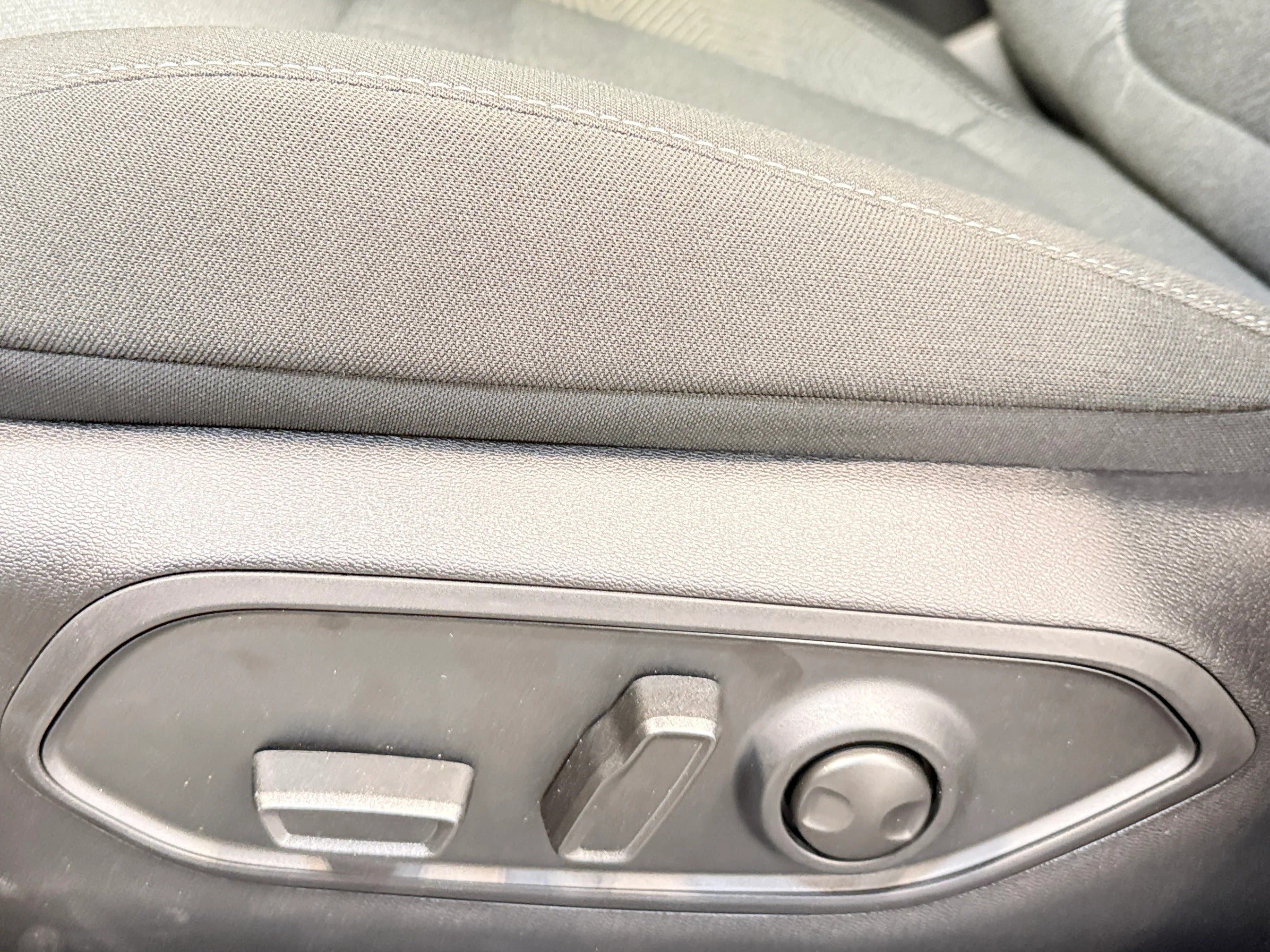 2026 Jeep Cherokee Laredo - Photo 3