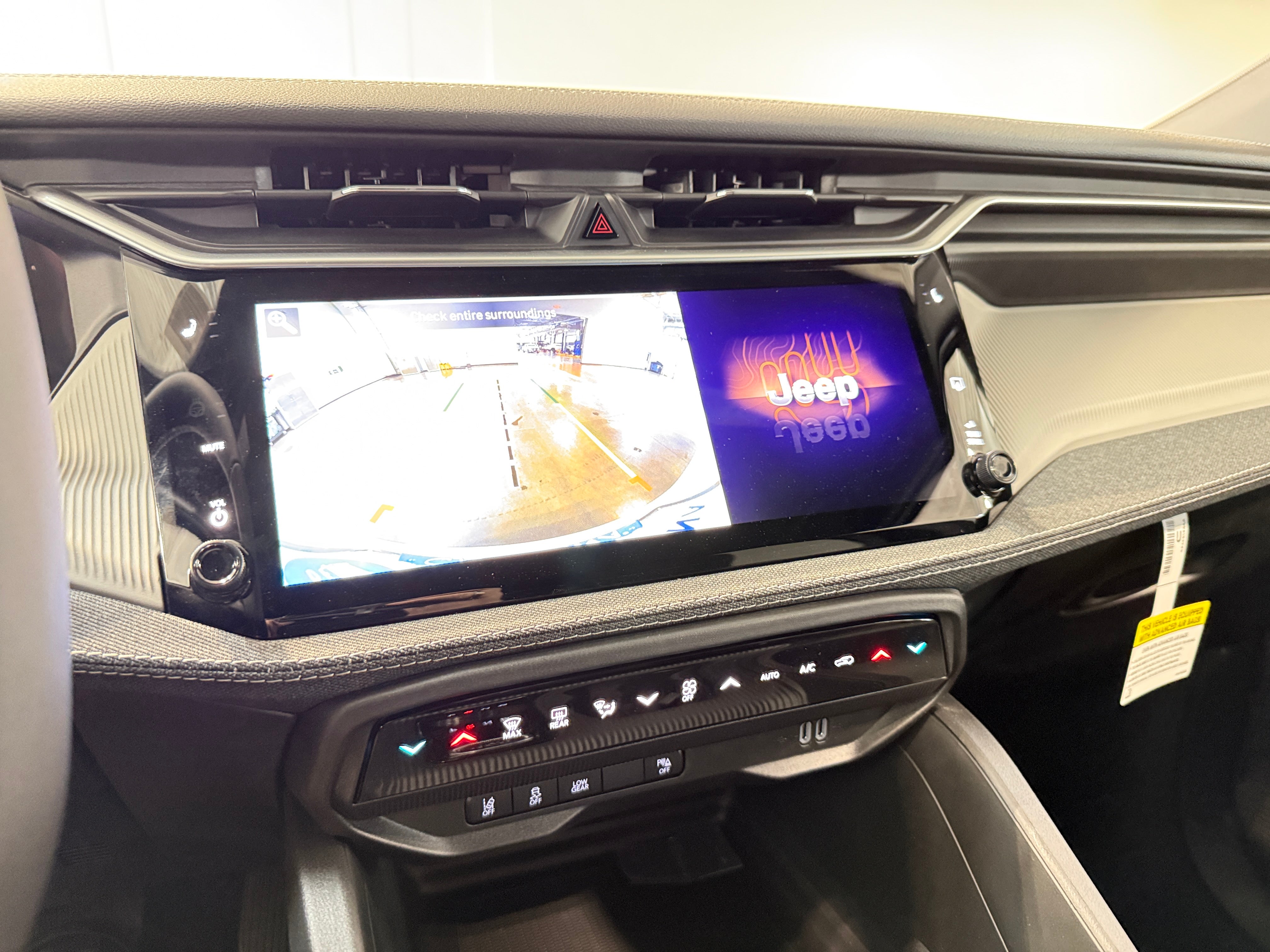 2026 Jeep Cherokee Laredo - Photo 15