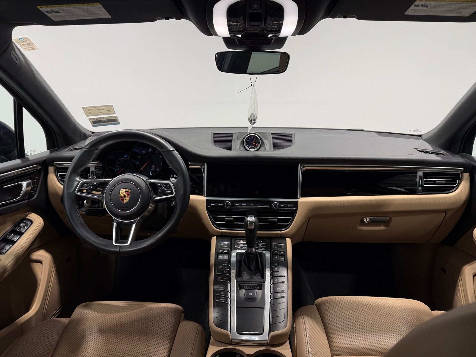 Thumbnail: 2021 Porsche Macan - 2