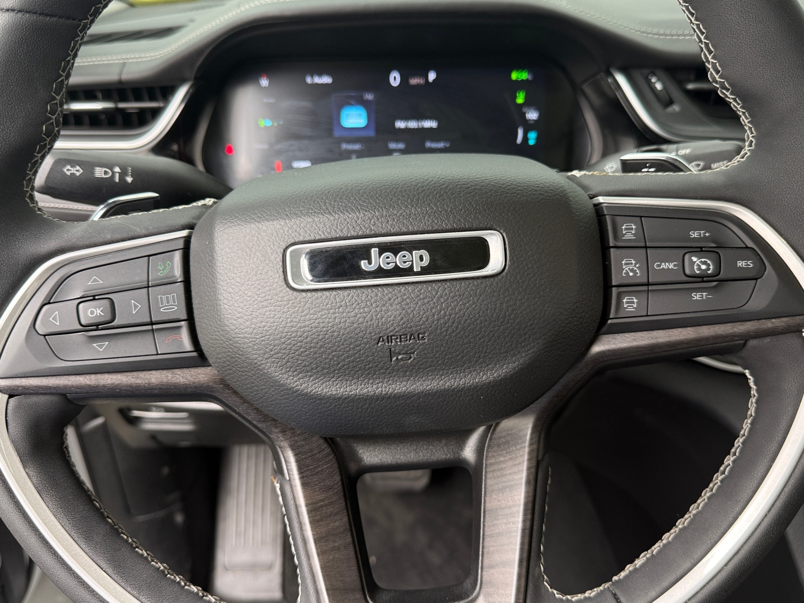 Thumbnail: 2022 Jeep Grand Cherokee - 4