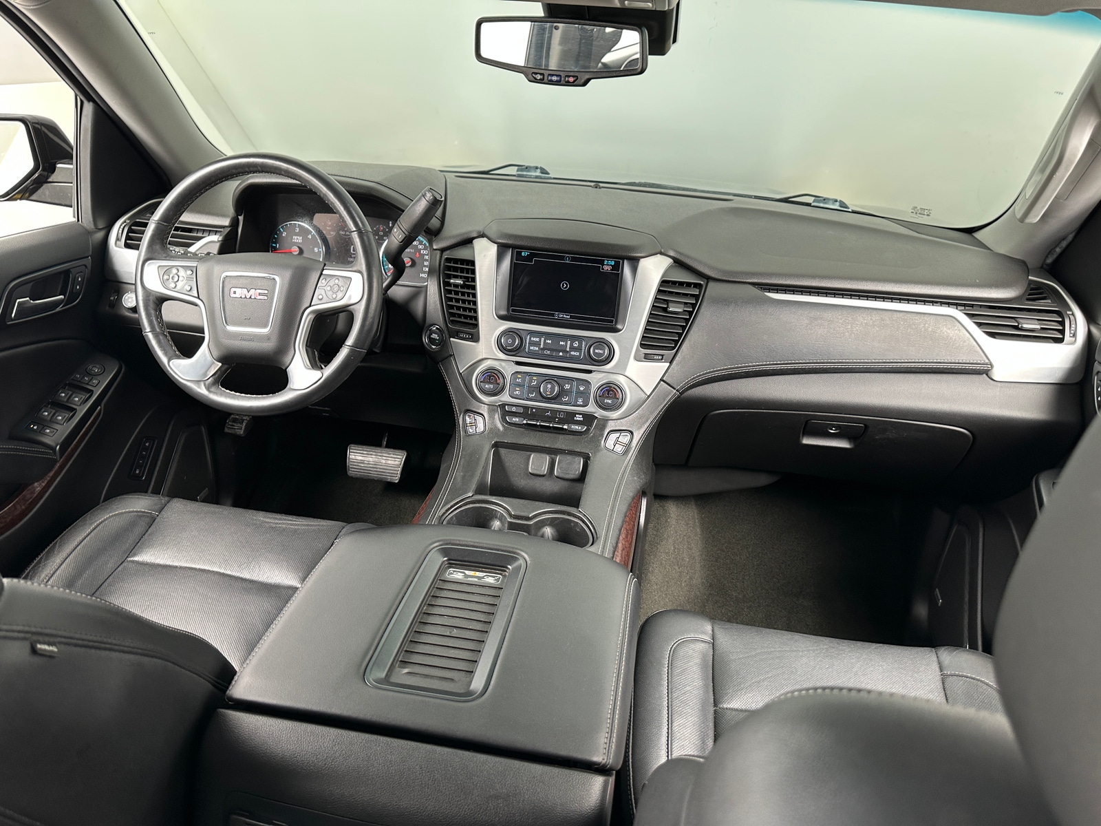 Thumbnail: 2017 GMC Yukon XL - 3