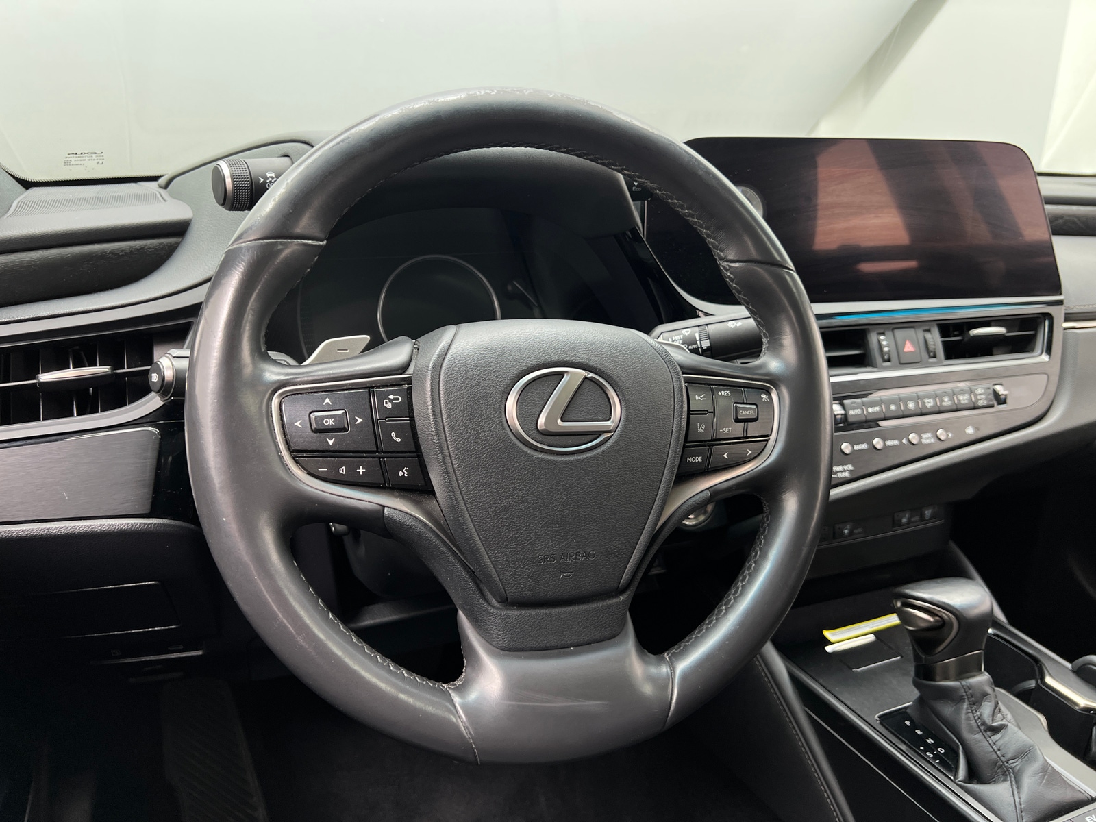 Thumbnail: 2023 Lexus ES - 4