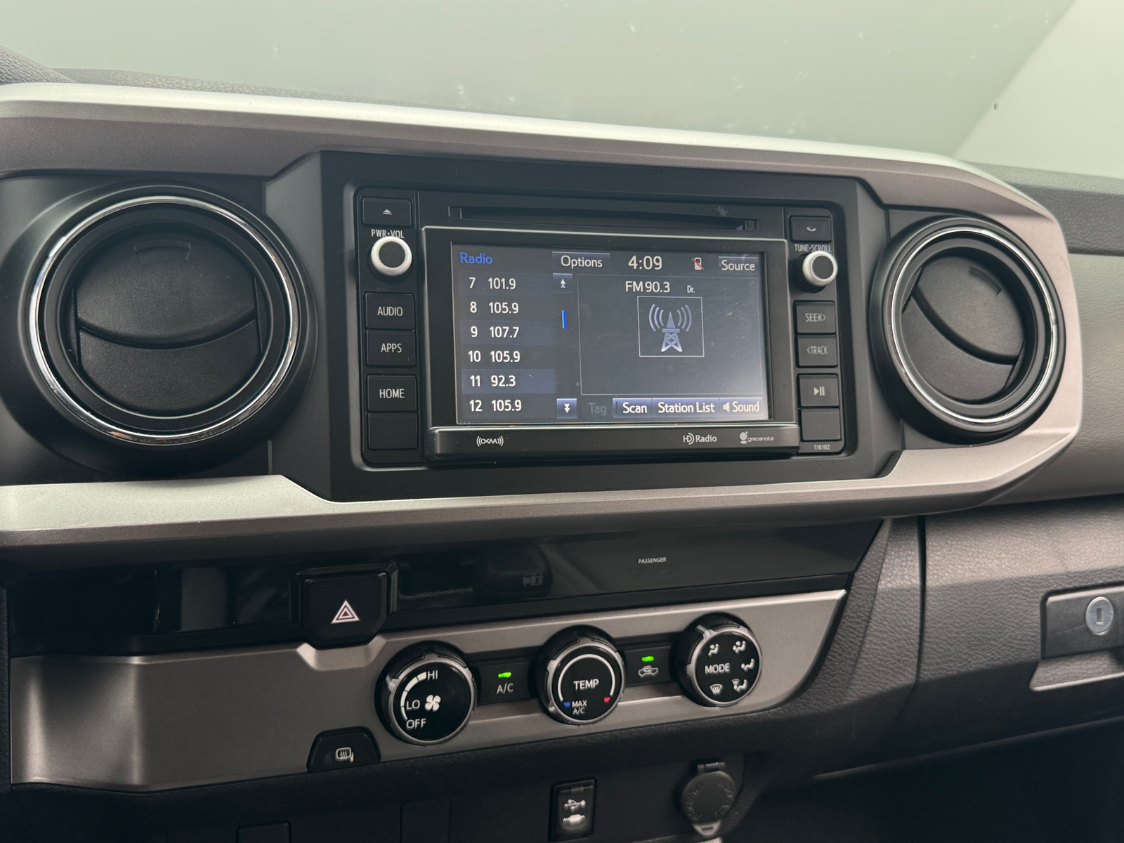 Thumbnail: 2017 Toyota Tacoma - 4