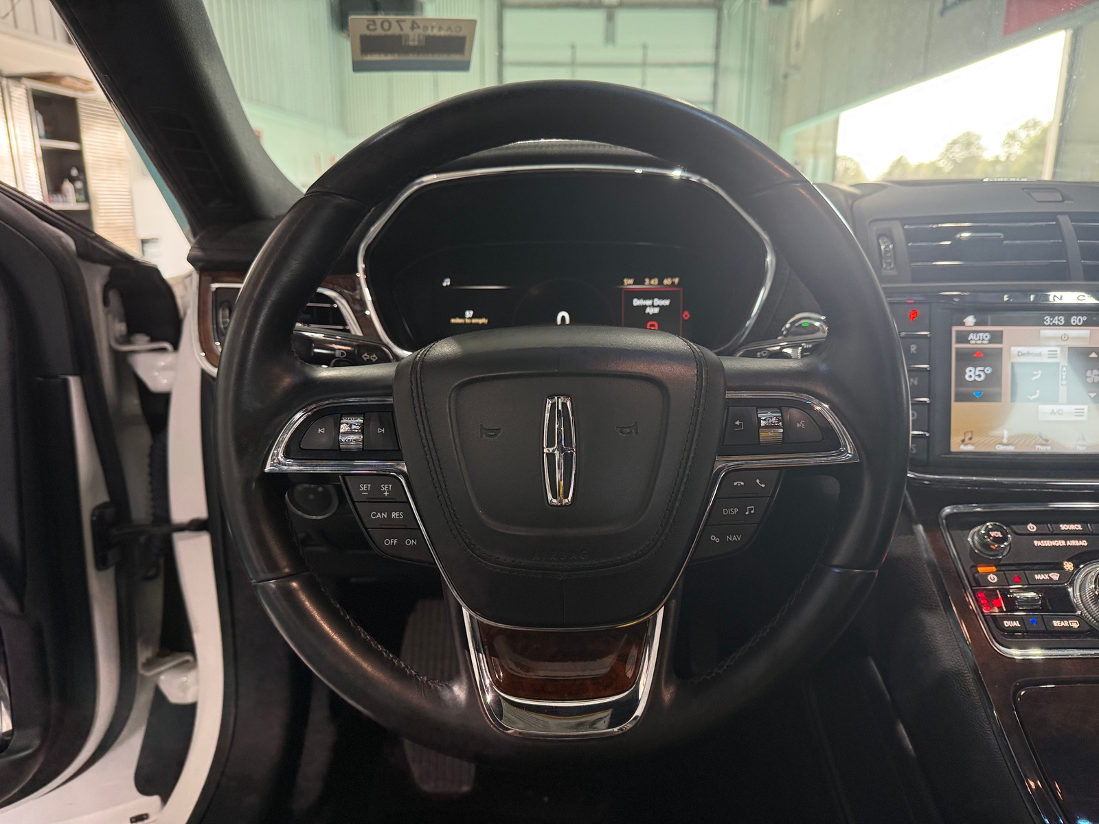 Thumbnail: 2017 Lincoln Continental - 4