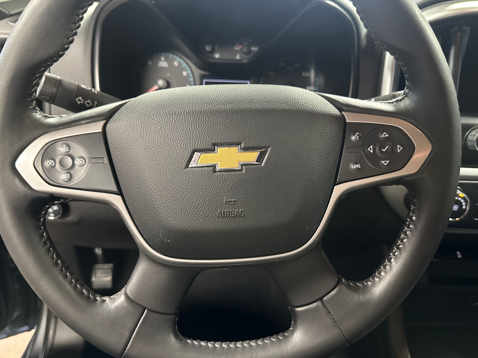 Thumbnail: 2022 Chevrolet Colorado - 5