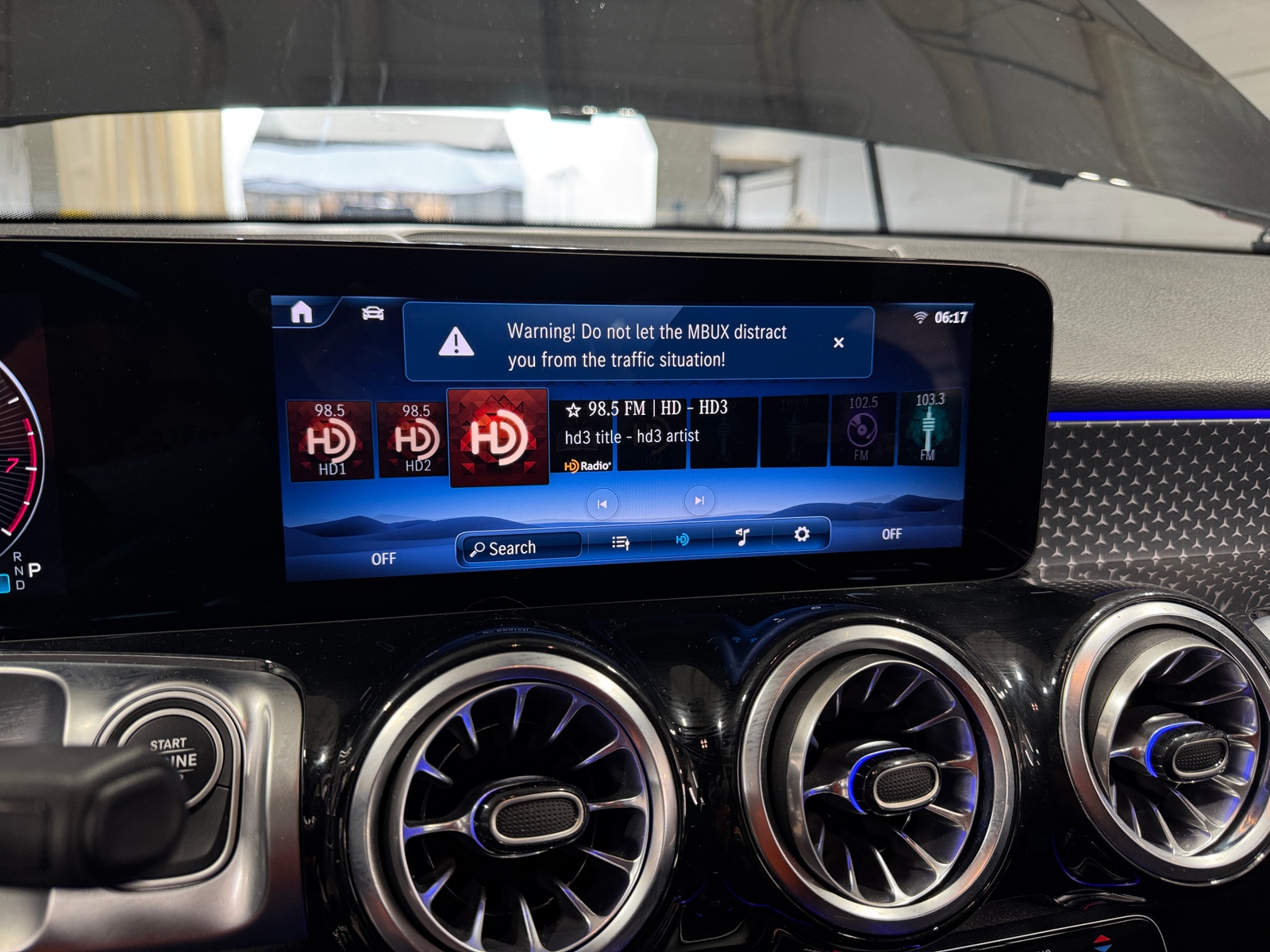 Thumbnail: 2025 Mercedes-Benz GLB - 3