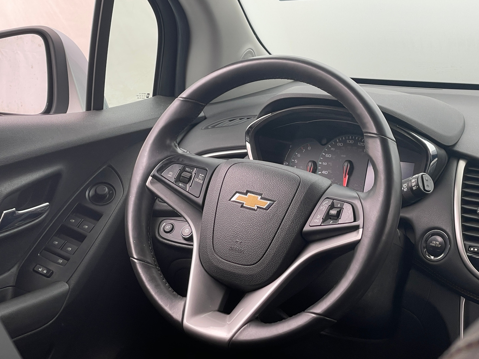 Thumbnail: 2017 Chevrolet Trax - 5