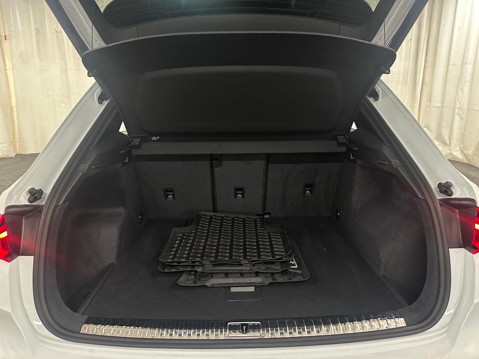 Thumbnail: 2024 Audi Q3 - 6