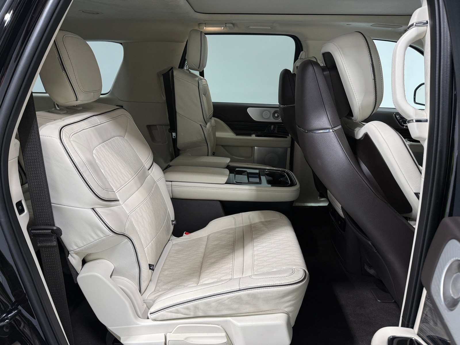 Thumbnail: 2024 Lincoln Navigator L - 5