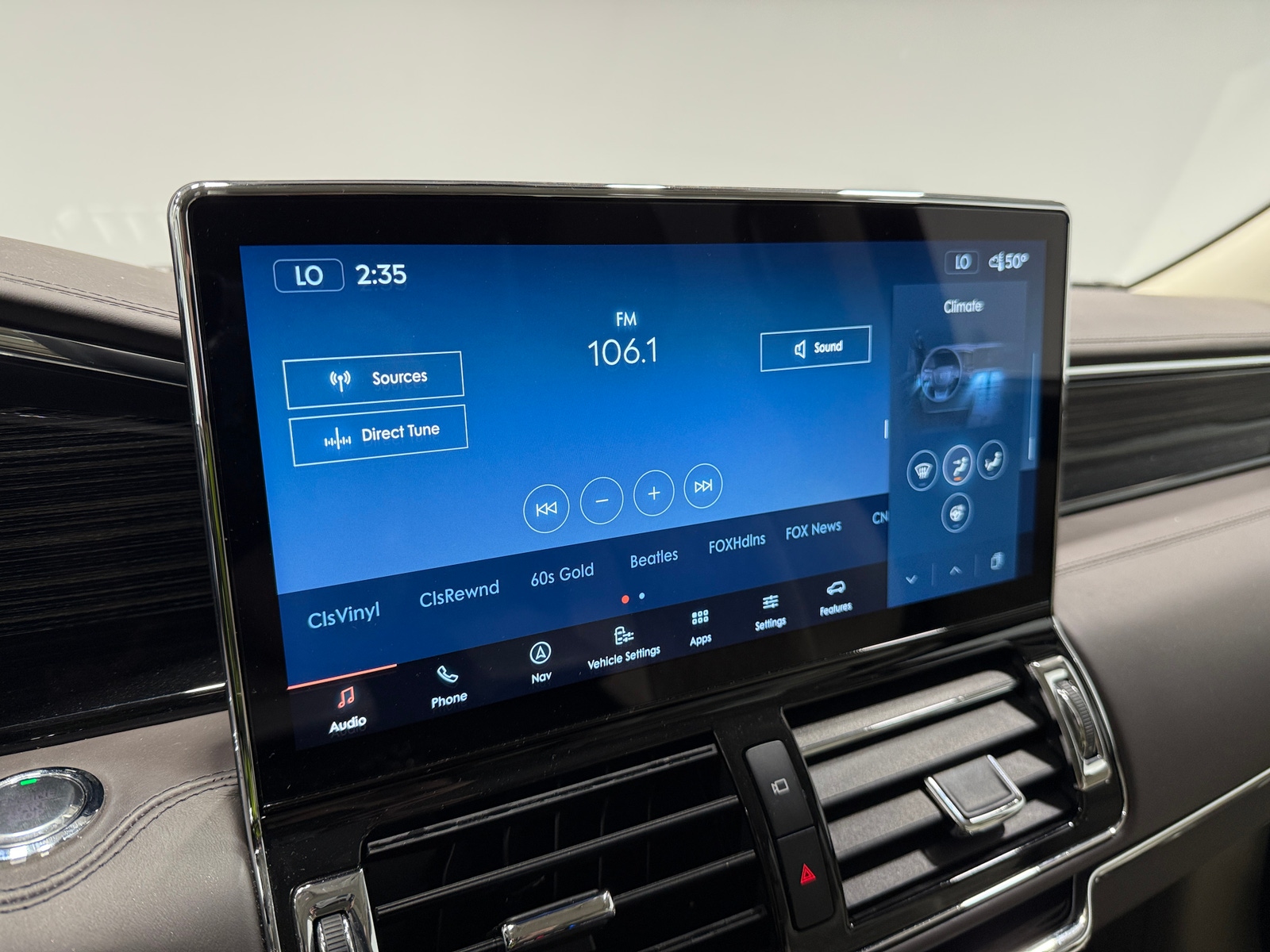 Thumbnail: 2024 Lincoln Navigator L - 3