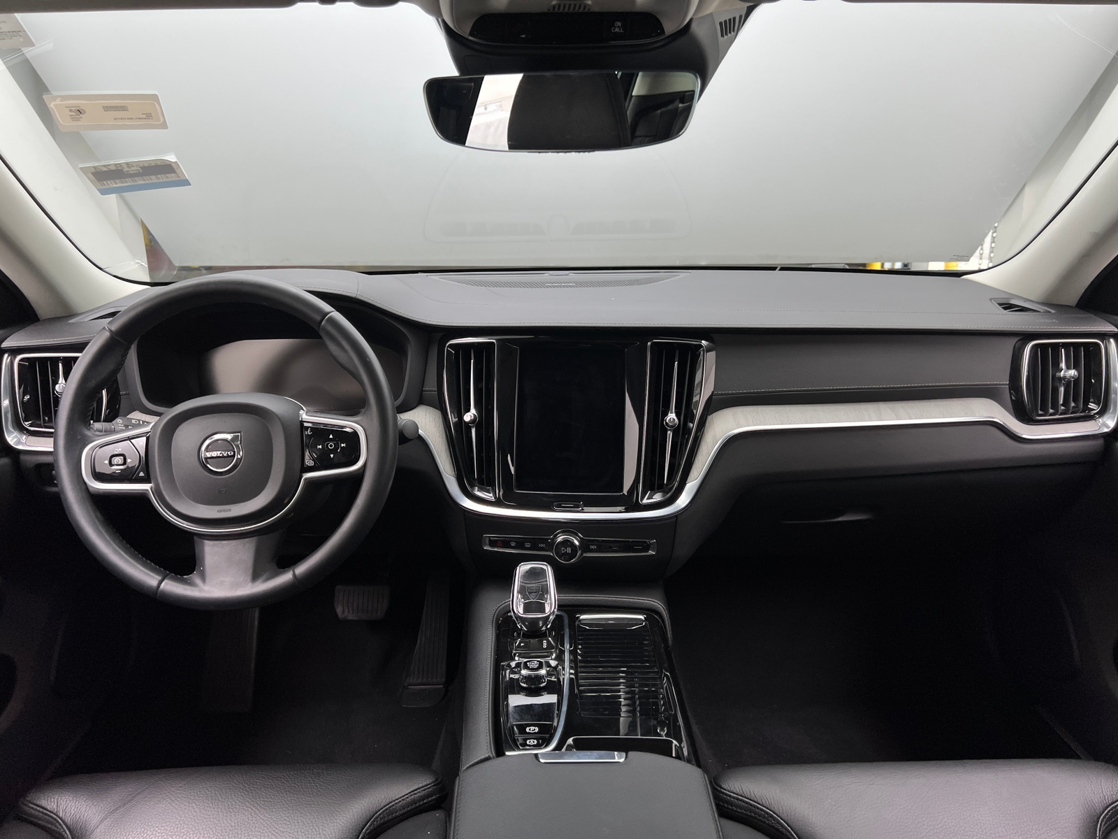 Thumbnail: 2022 Volvo S60 - 2