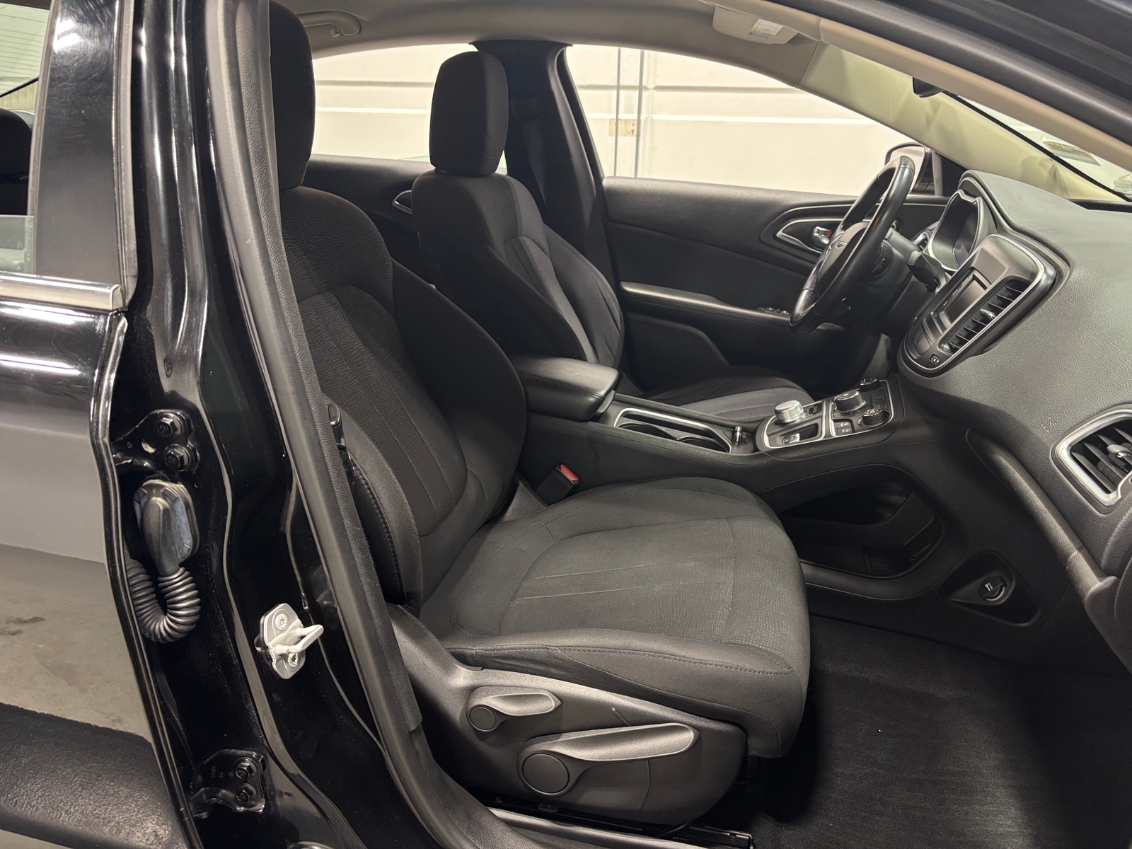 Thumbnail: 2016 Chrysler 200 - 2