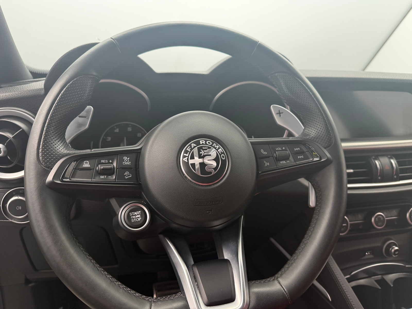 Thumbnail: 2022 Alfa Romeo Stelvio - 4