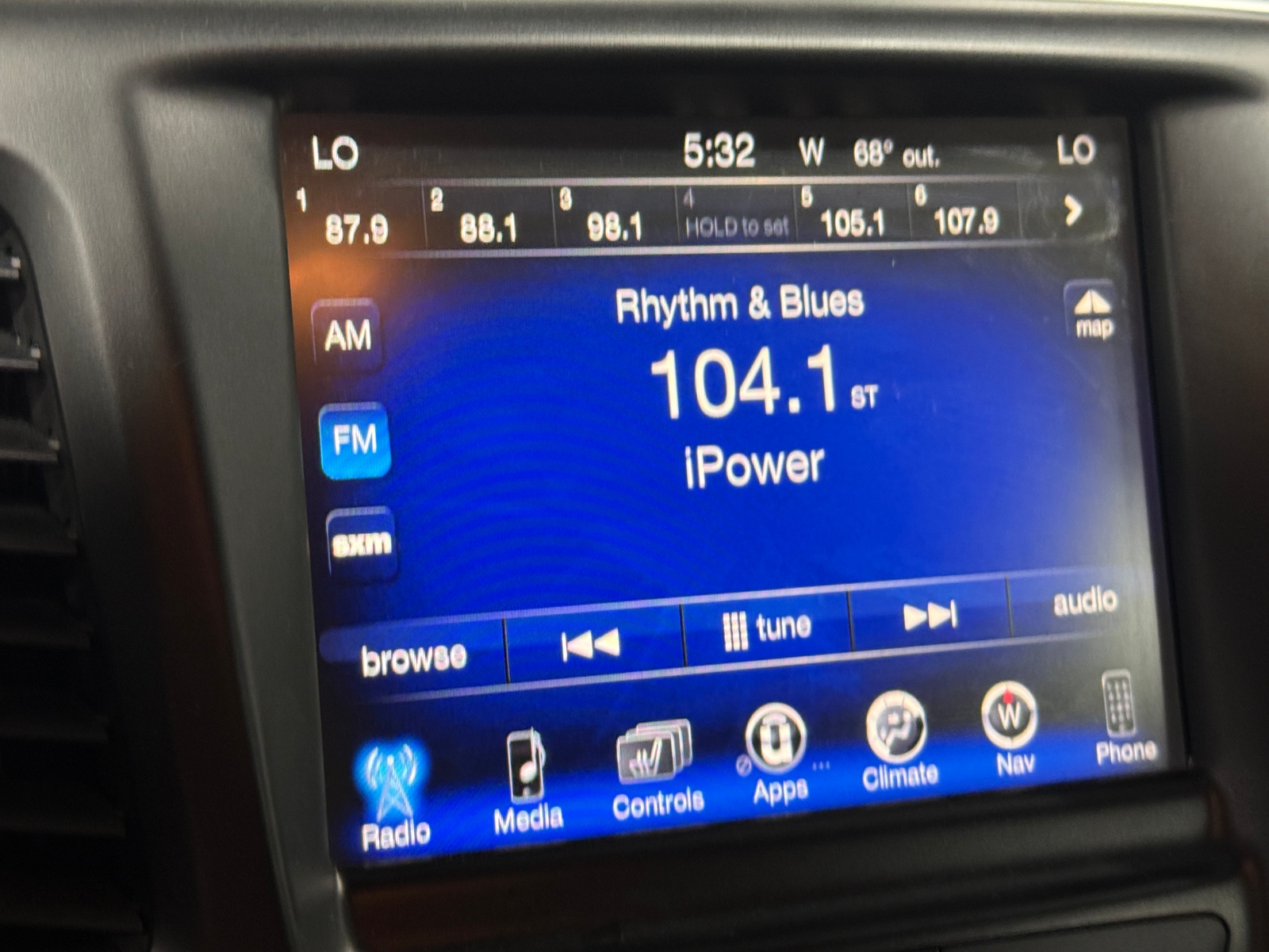 Thumbnail: 2016 Chrysler 200 - 4