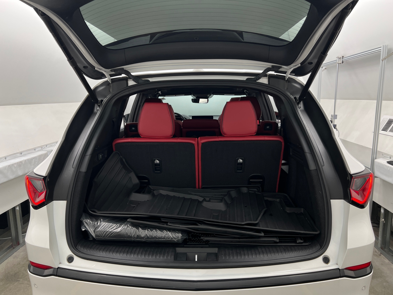 Thumbnail: 2025 Acura MDX - 6