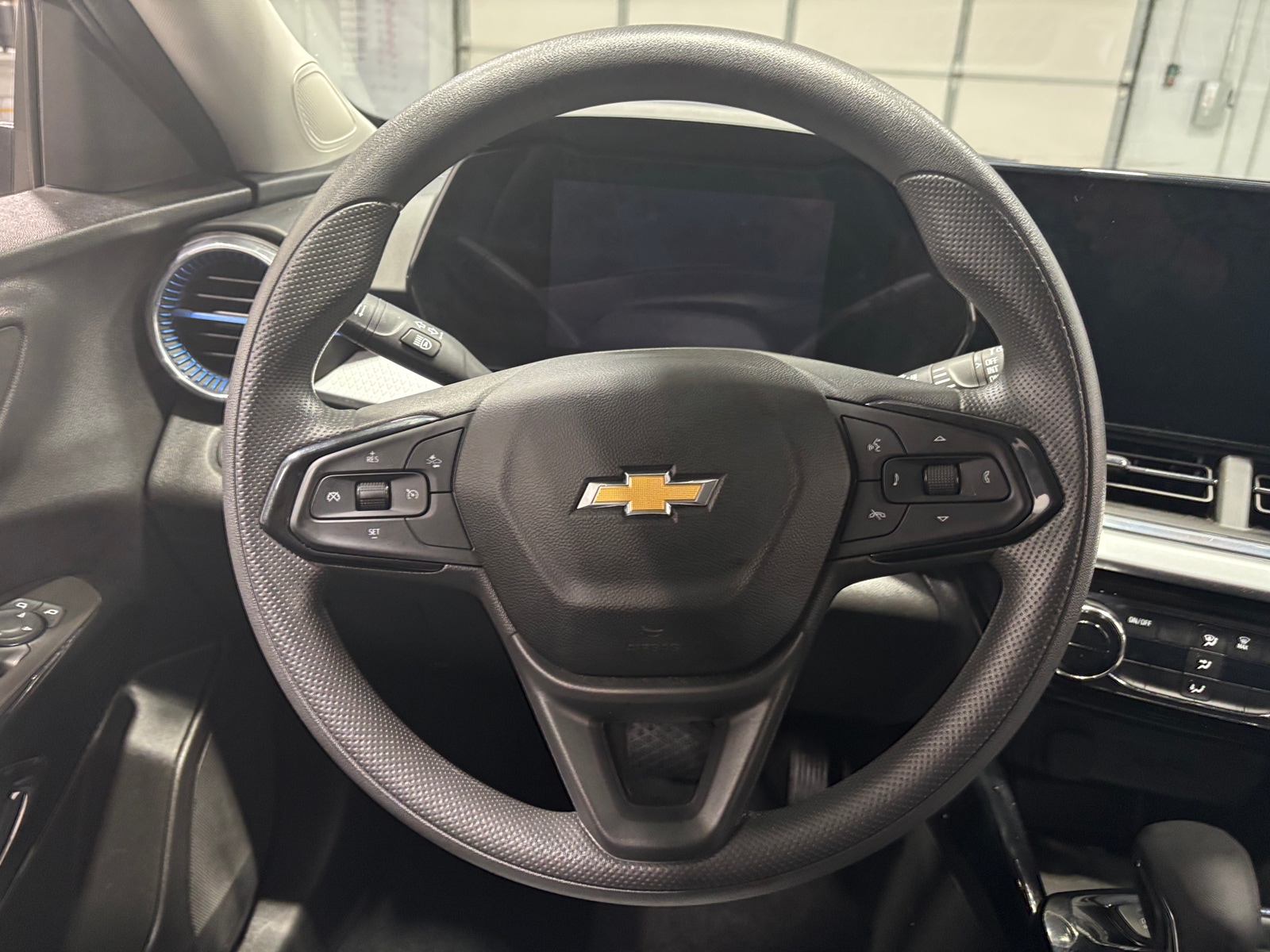 Thumbnail: 2025 Chevrolet Trax - 5