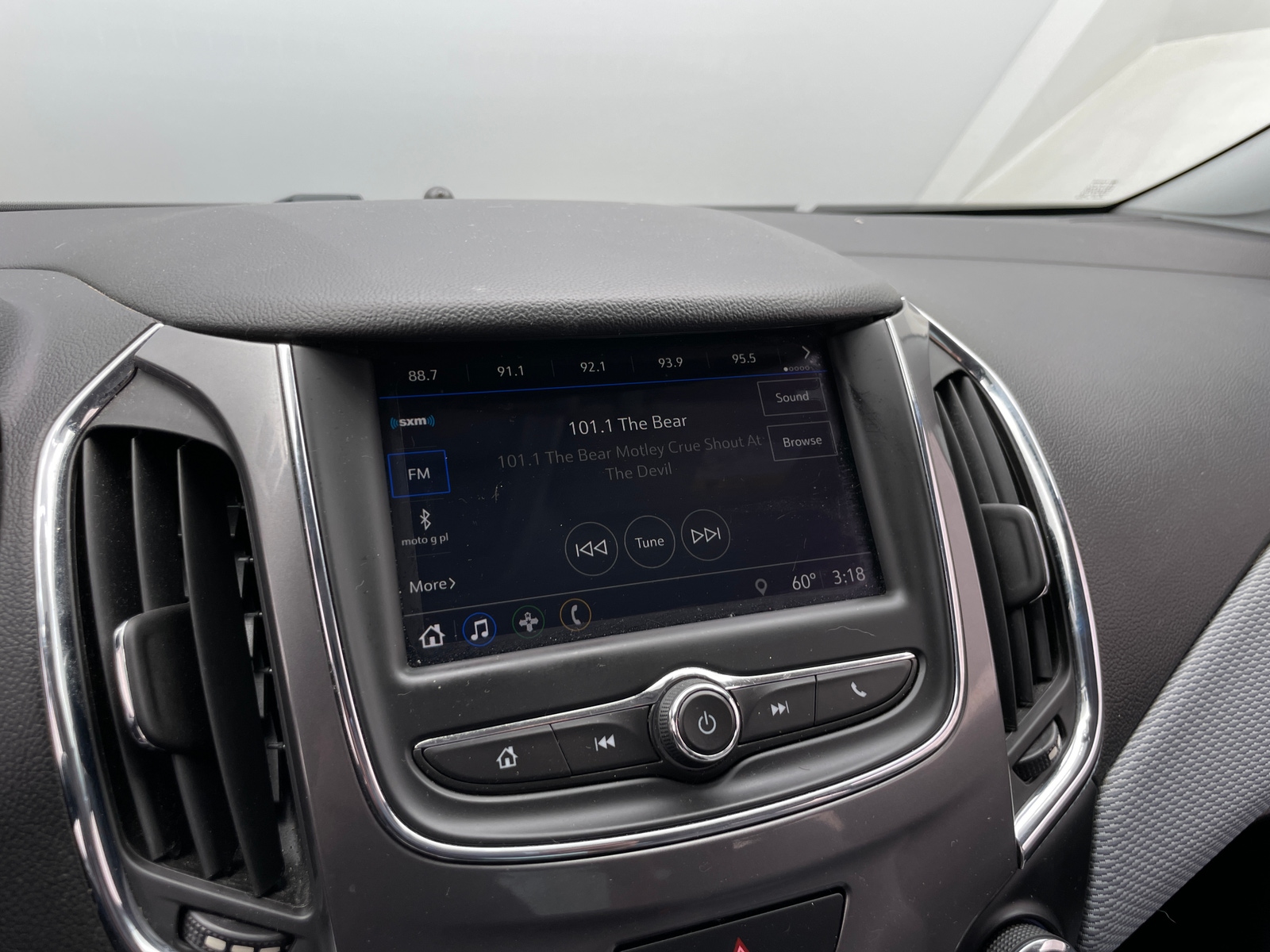 Thumbnail: 2019 Chevrolet Cruze - 4