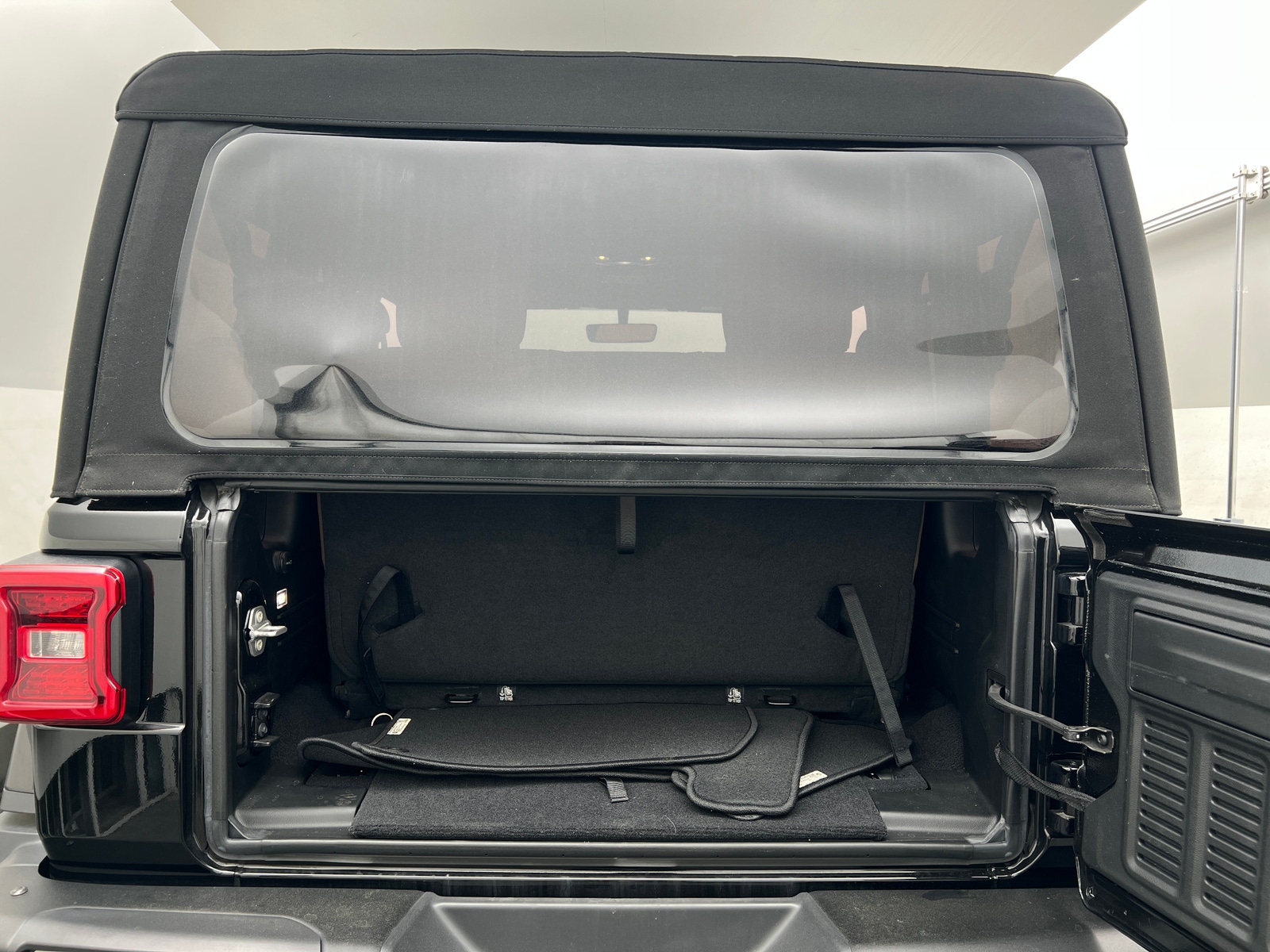 Thumbnail: 2021 Jeep Wrangler - 6