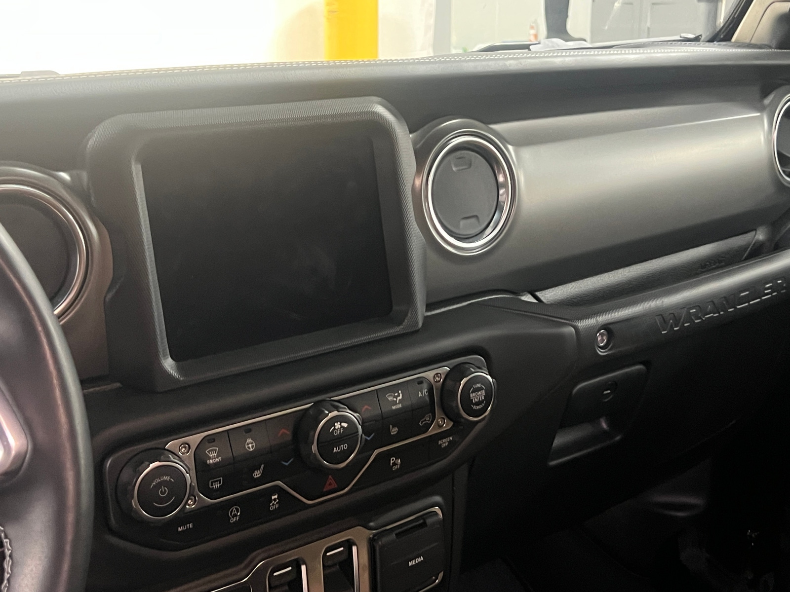 Thumbnail: 2021 Jeep Wrangler - 3