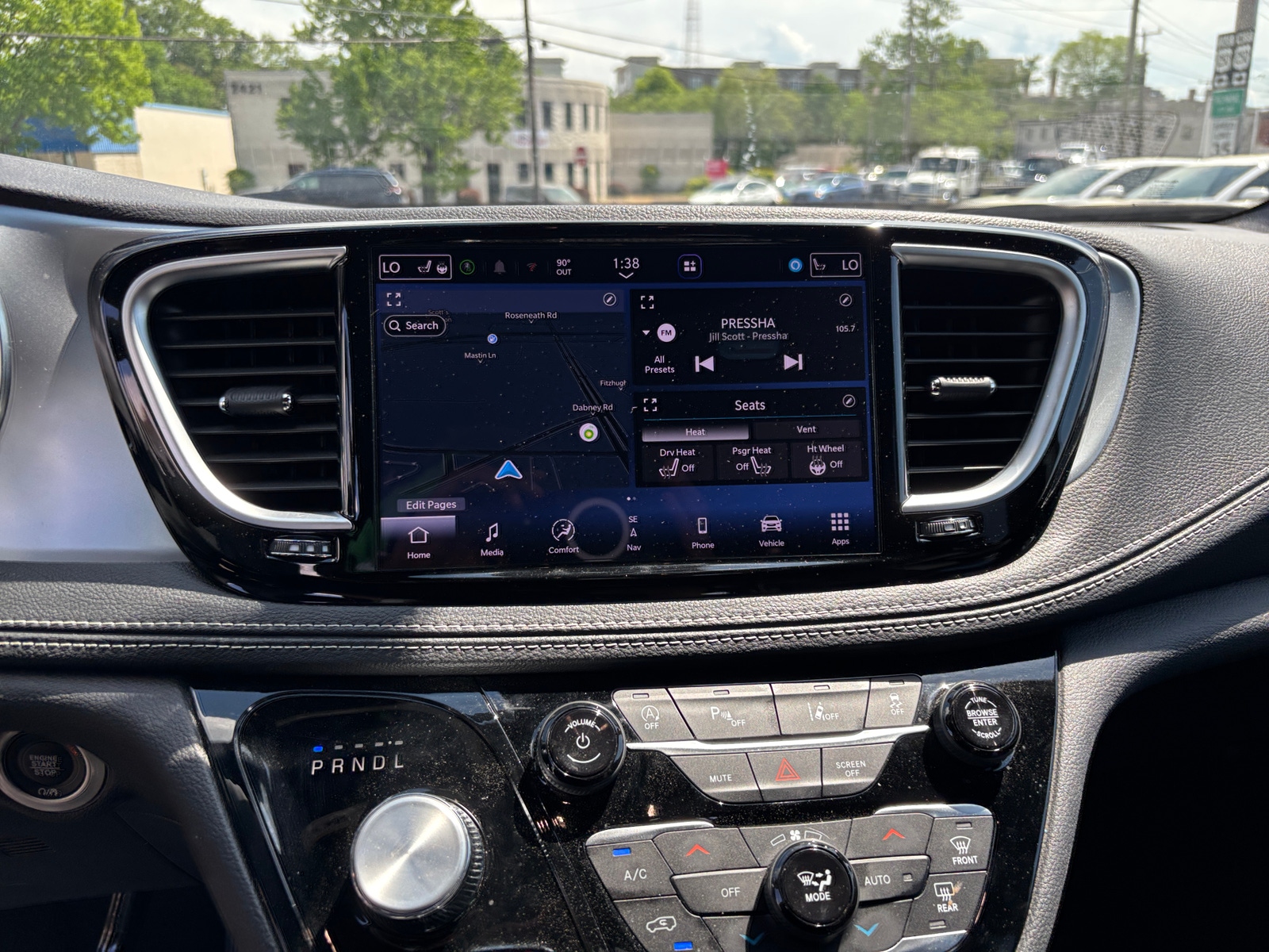 Thumbnail: 2025 Chrysler Pacifica - 4