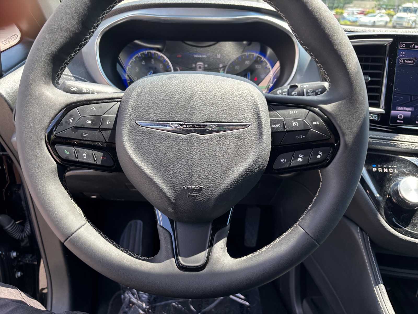 Thumbnail: 2025 Chrysler Pacifica - 5