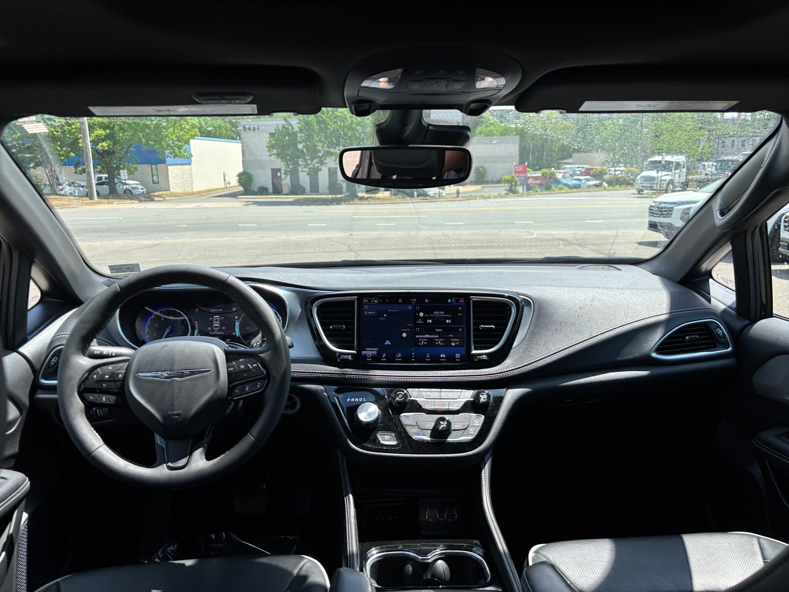 Thumbnail: 2025 Chrysler Pacifica - 3