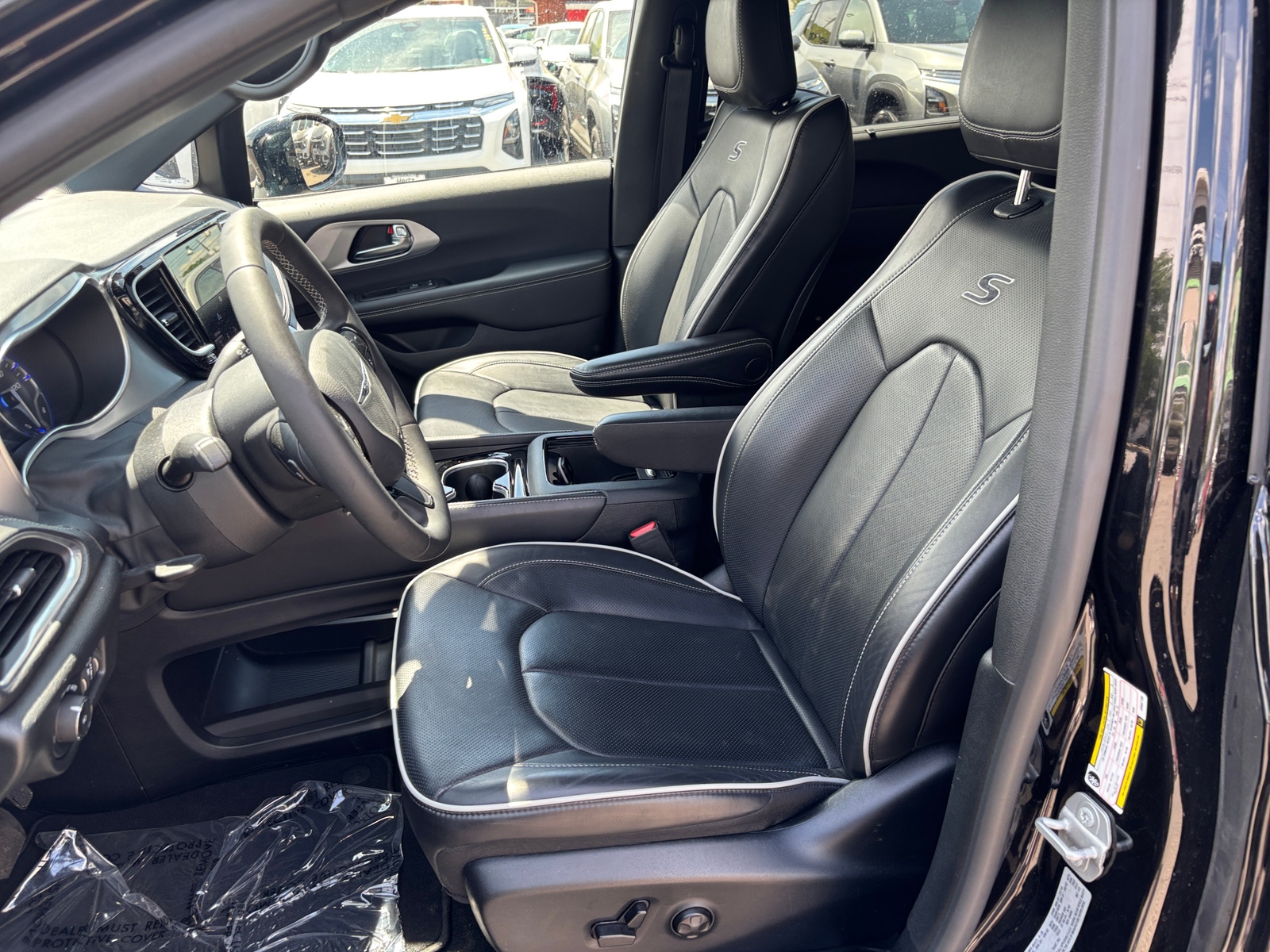 Thumbnail: 2025 Chrysler Pacifica - 2