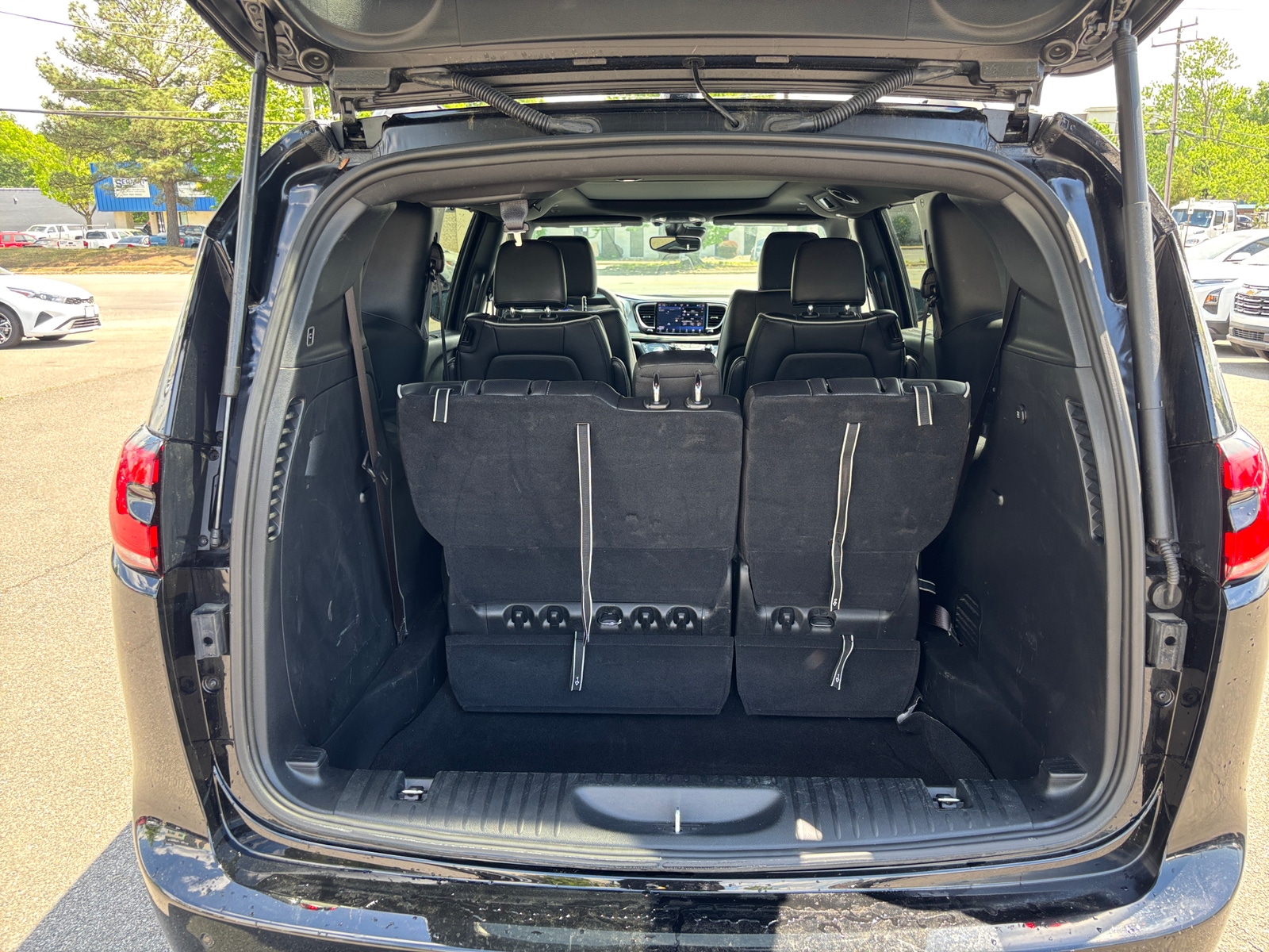 Thumbnail: 2025 Chrysler Pacifica - 7