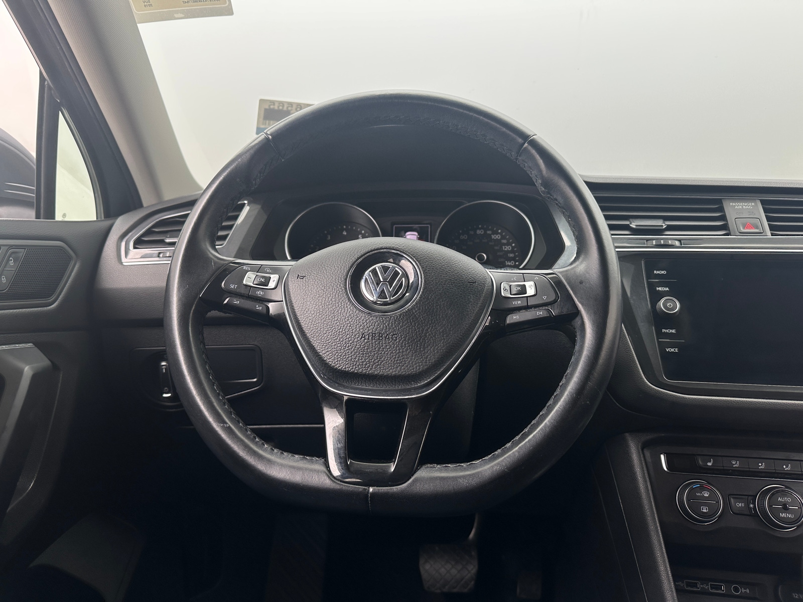 Thumbnail: 2019 Volkswagen Tiguan - 4