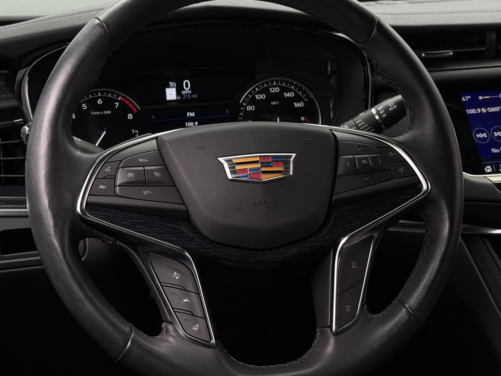 Thumbnail: 2024 Cadillac XT5 - 4