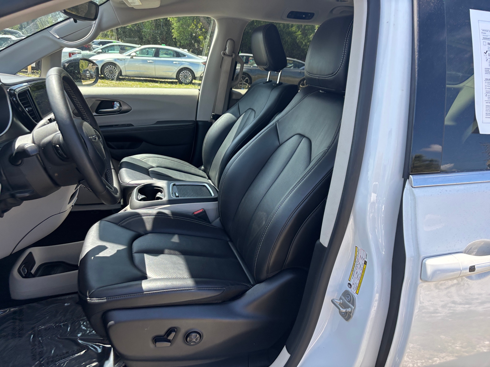 Thumbnail: 2024 Chrysler Pacifica - 2