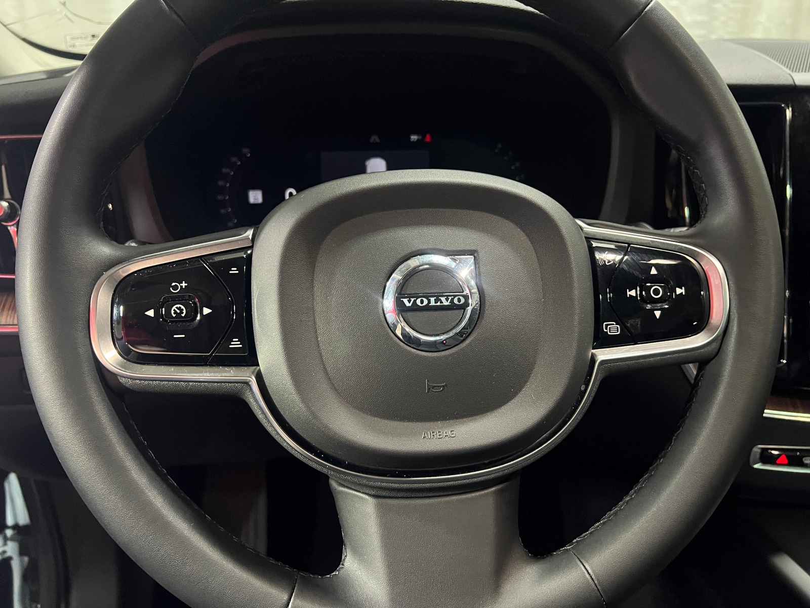 Thumbnail: 2023 Volvo XC60 - 4