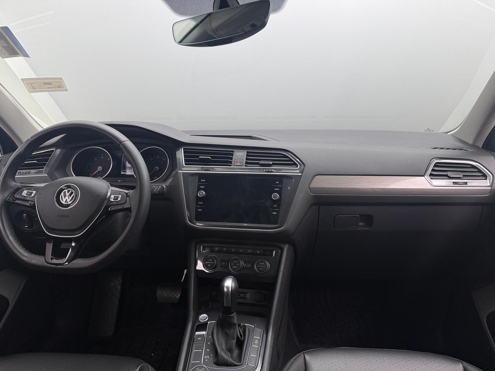 Thumbnail: 2020 Volkswagen Tiguan - 2