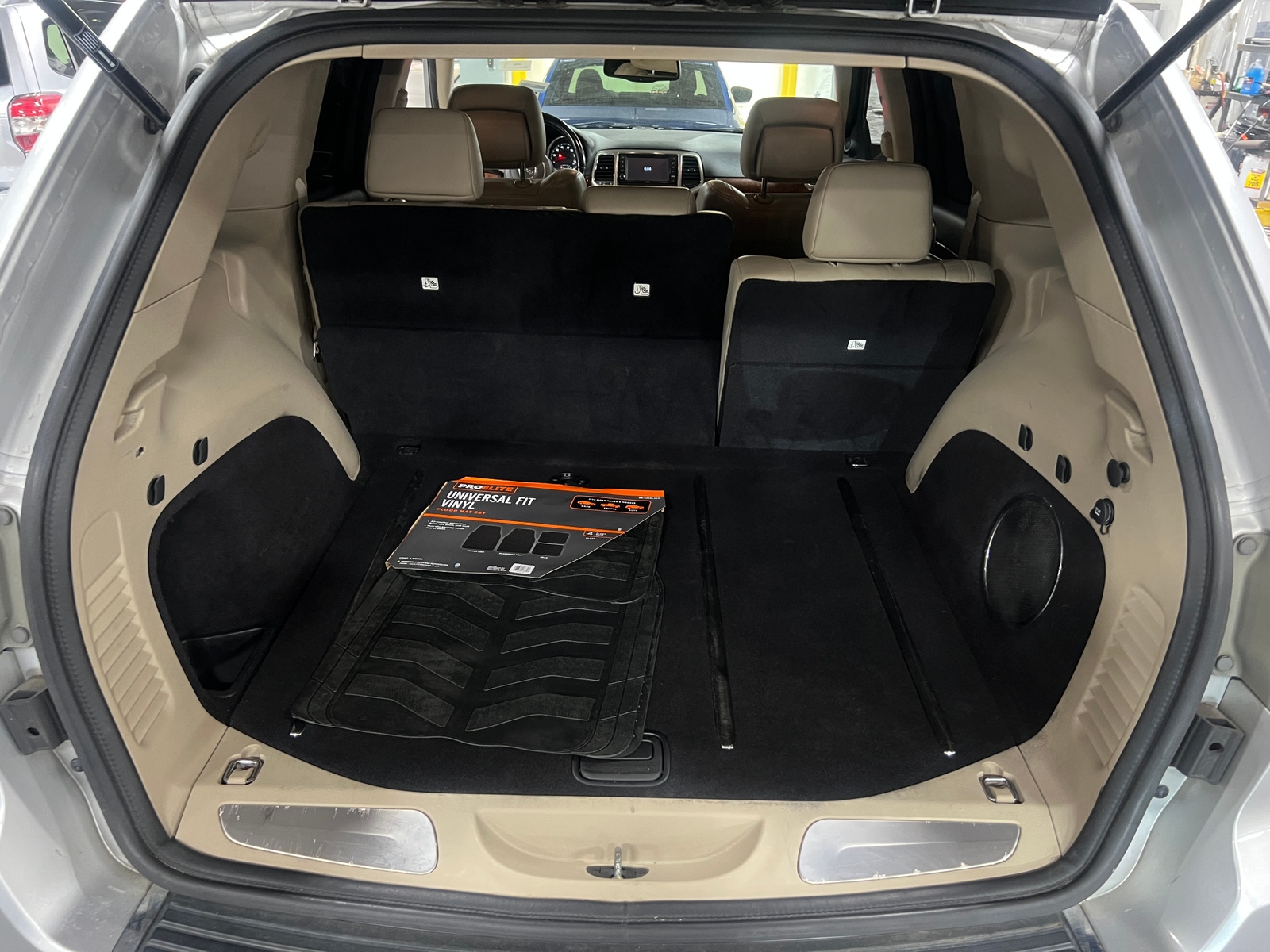 Thumbnail: 2011 Jeep Grand Cherokee - 6