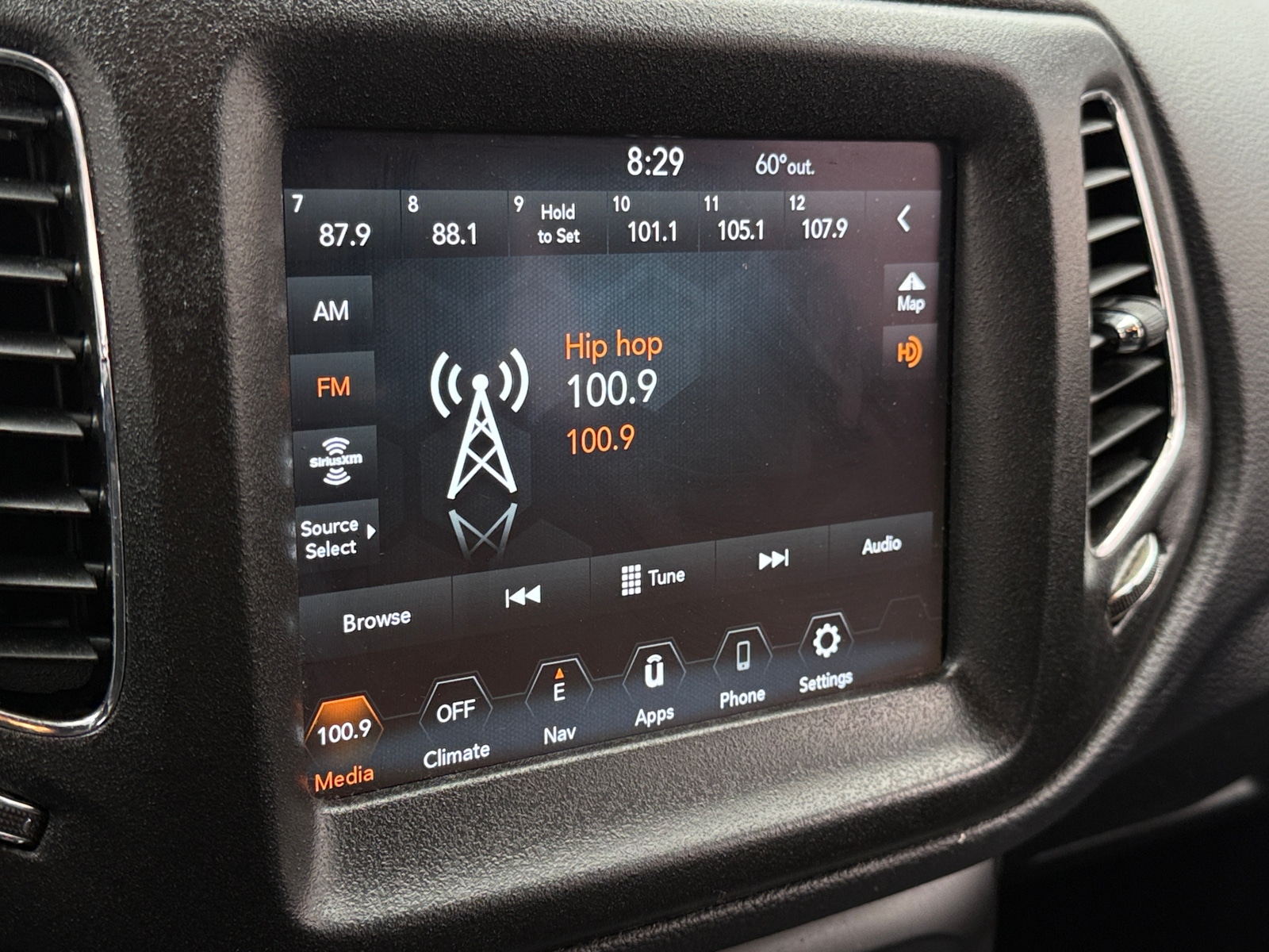 Thumbnail: 2021 Jeep Compass - 3