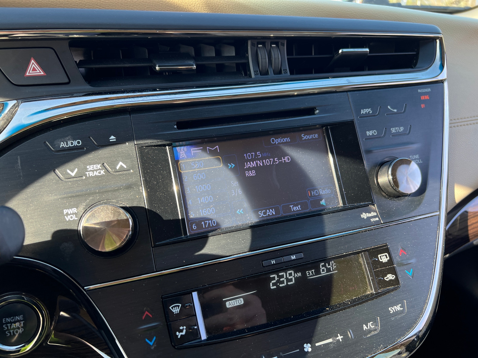 Thumbnail: 2014 Toyota Avalon - 3