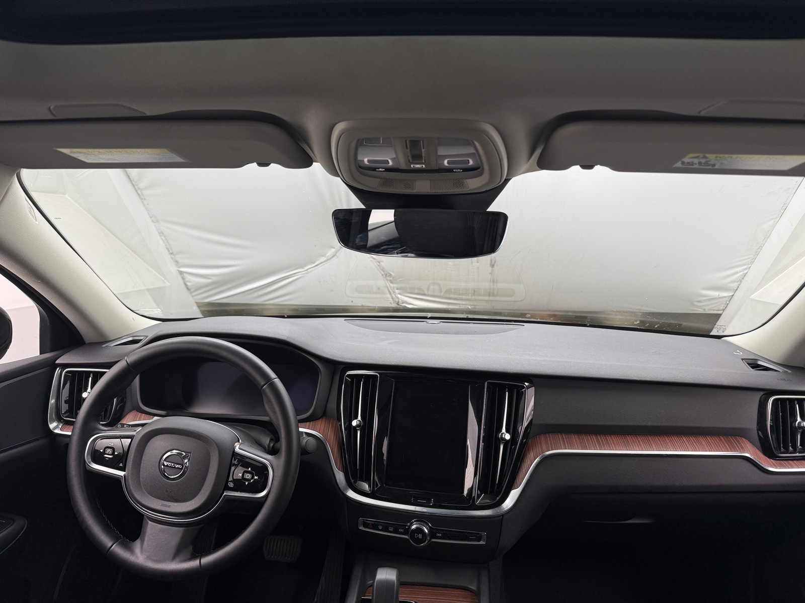 Thumbnail: 2025 Volvo S60 - 2