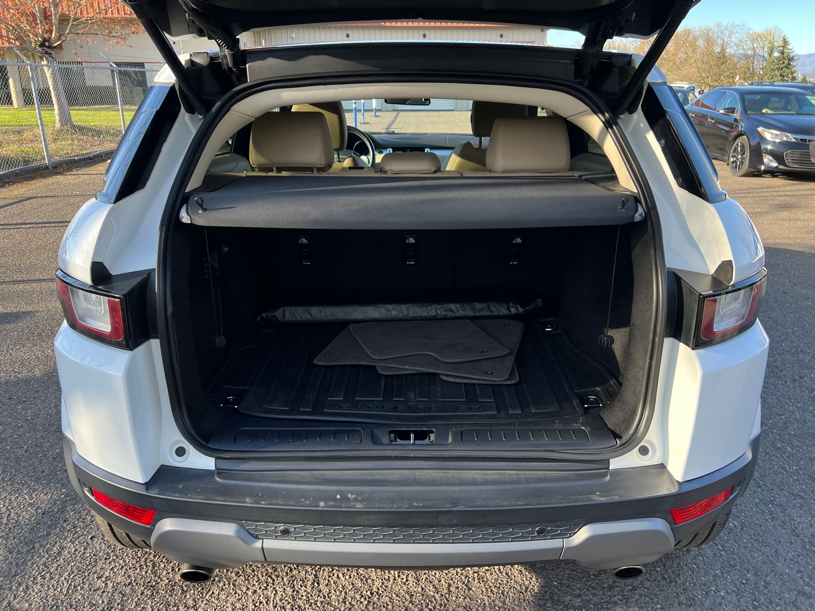 Thumbnail: 2017 Land Rover Range Rover Evoque - 6